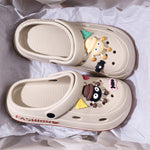 Fashionable Couple Men'S And Women'S Cute Hole Shoes with Cute Briquette Pendants, Elegant Black EVA Mules And Clogs for All-Season Outdoor And Casual Wear, Beach Shoes