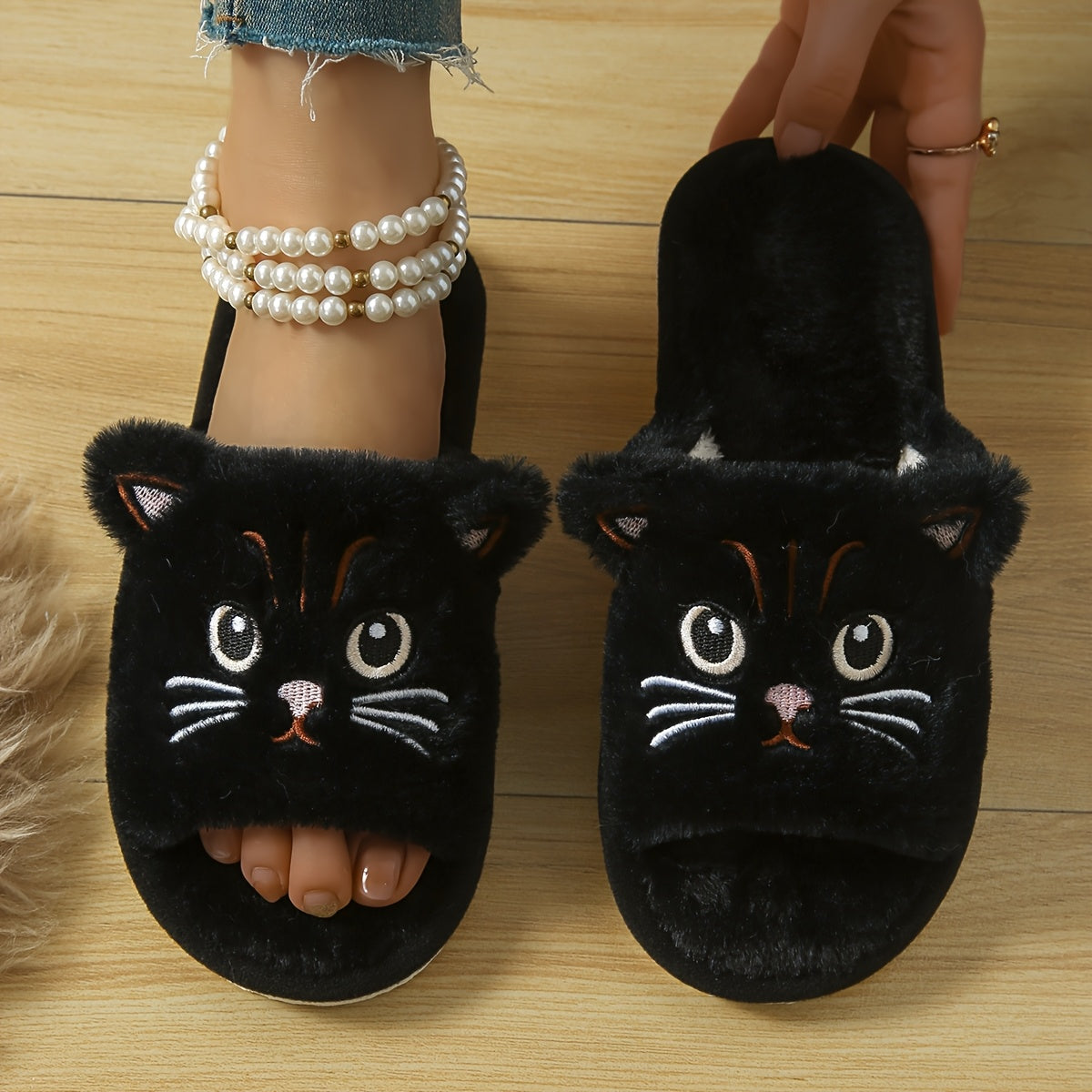 Women's comfortable black and white cat Faux Fur slippers - soft Faux Fur, non-slip EVA sole, hand wash or dry clean, suitable for indoor use - suitable for all seasons