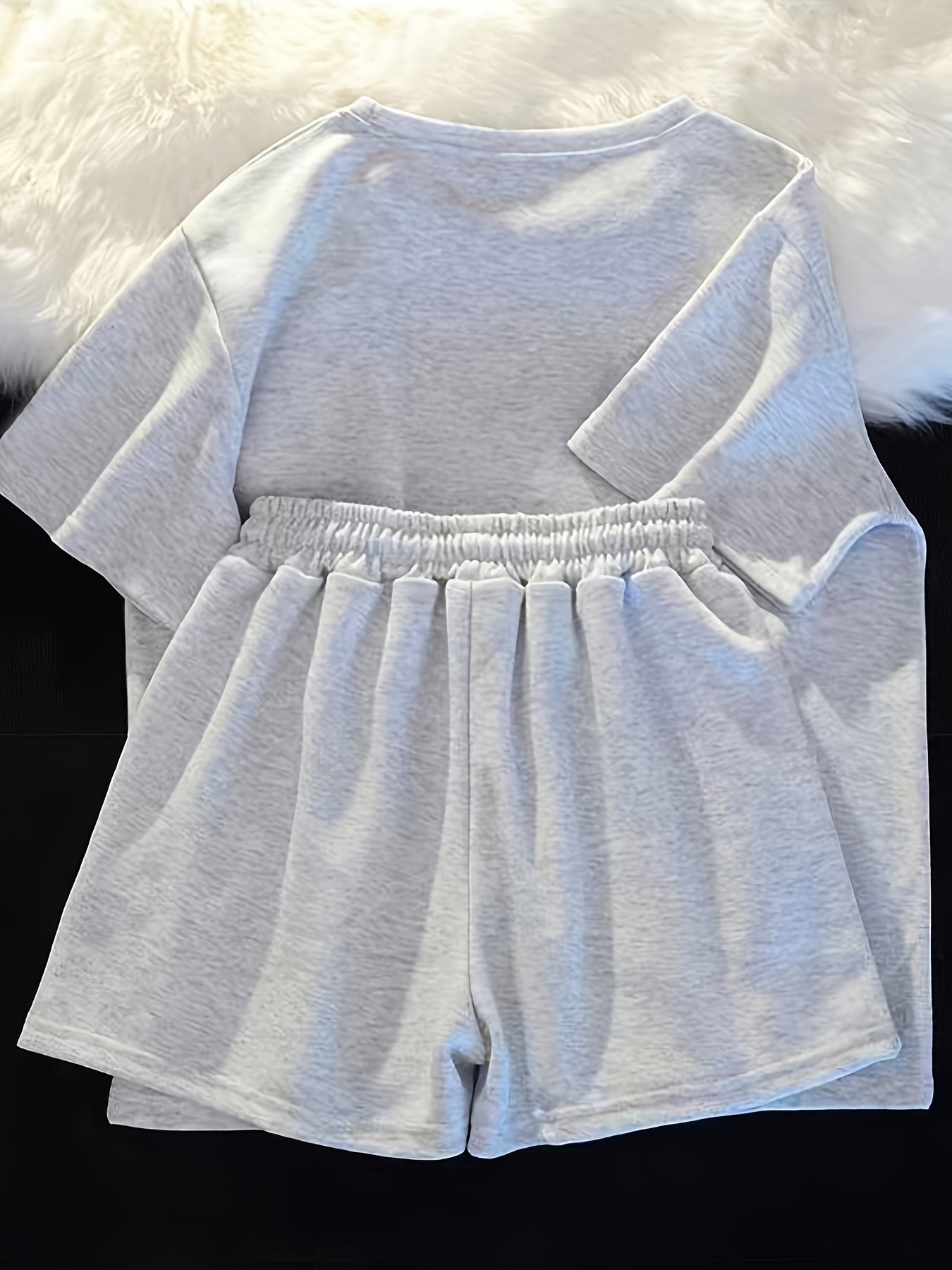 New Summer Outfit for Girls, a Two-Piece Set Featuring a Short-Sleeve T-Shirt And Casual Shorts for Older Children, for Outdoor