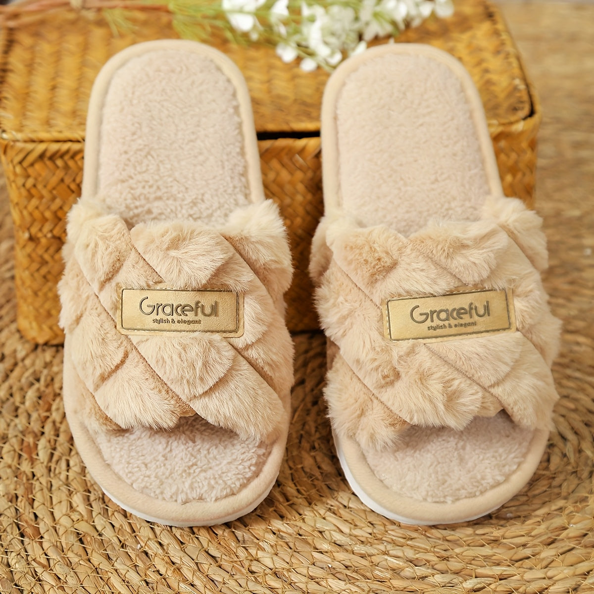 Comfortable And Casual Indoor Slippers for Women, Flat, Open-Toe, for All Seasons.