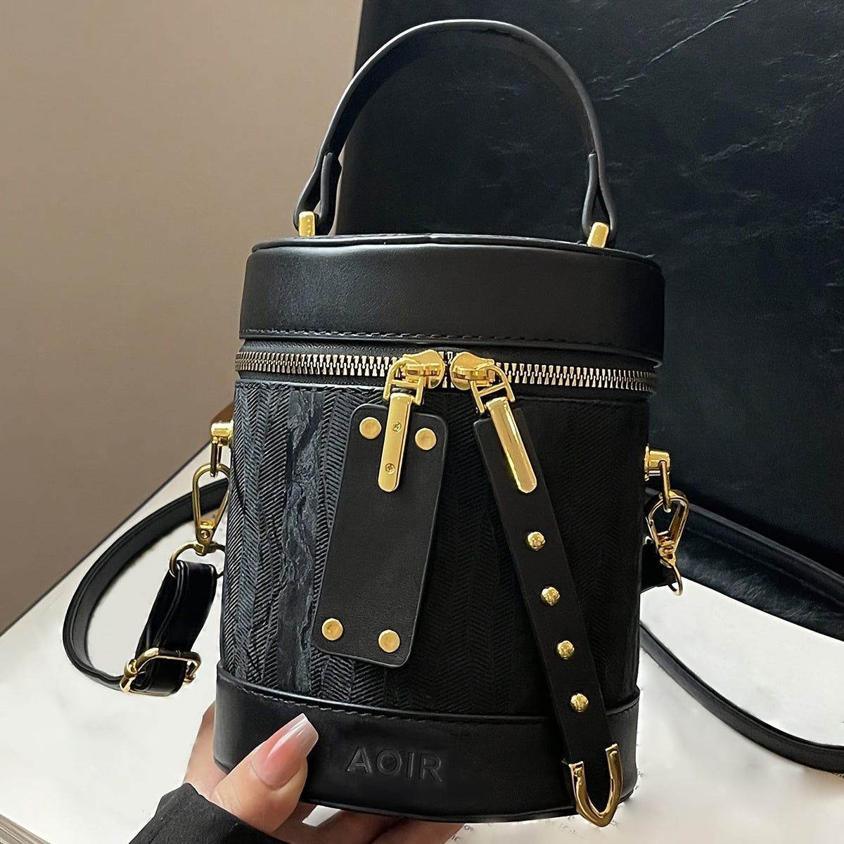 Elegant Striped PU Crossbody Bag with Adjustable Shoulder Strap, Zipper Closure, and Polyester Lining - Trendy Bucket Handbag for Women