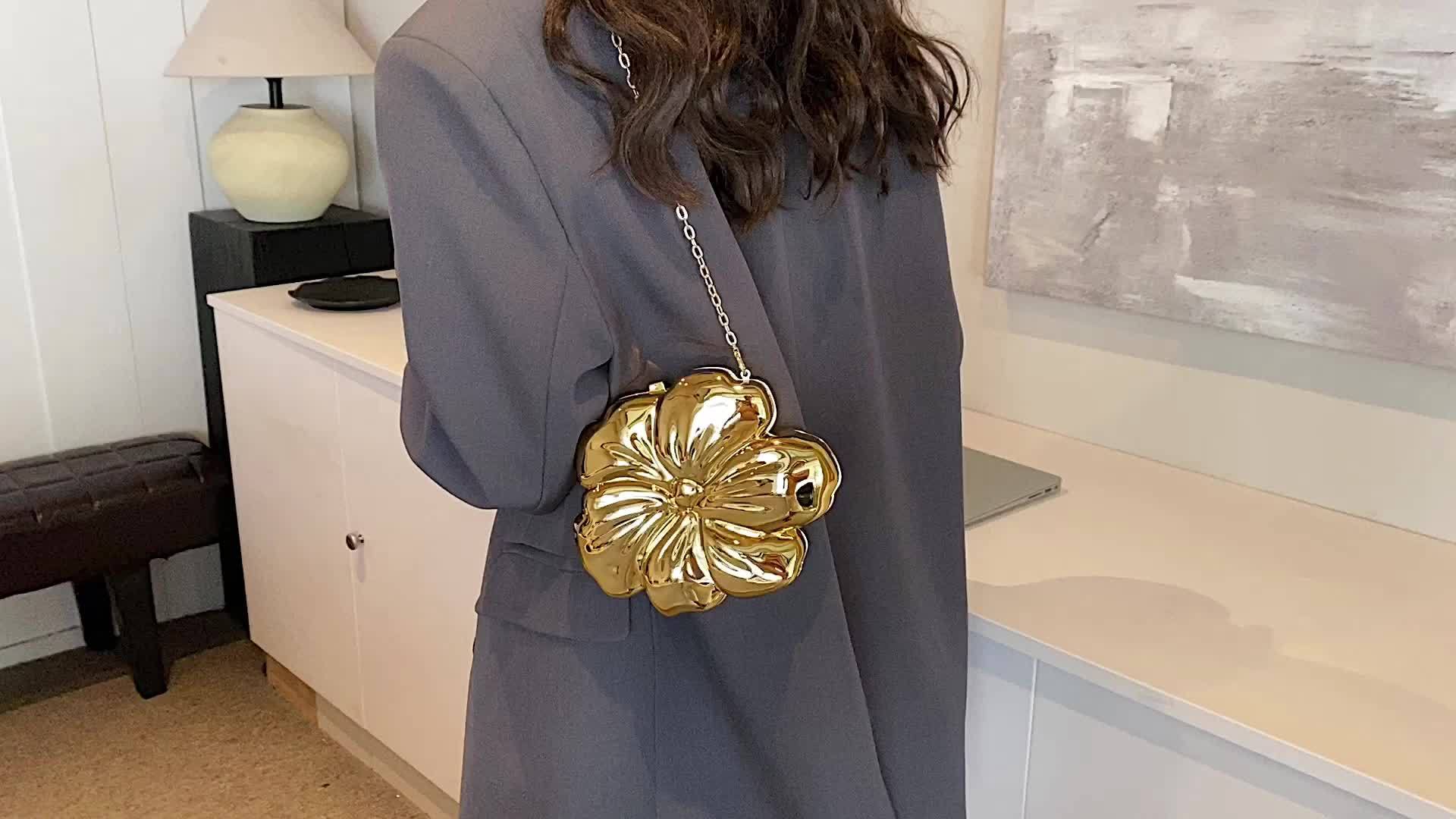 Y2K-Inspired Minimalist Golden Acrylic Crossbody Bag with Detachable Chain Strap – Stylish Flower Design for Women, Magnetic Closure, Perfect for Casual or Evening Outfits