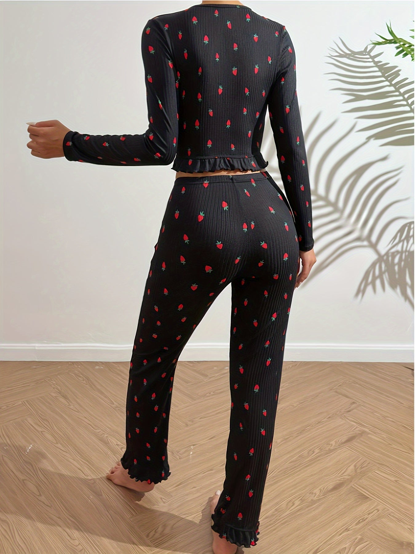Autumn Strawberry Print with Lotus Leaf Hem Women's Long Sleeve Long Pants Pajama Set/Home Wear Set