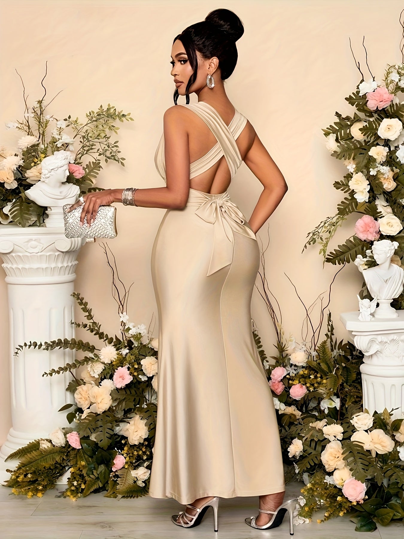 Elegant Red Deep V-Neck Sleeveless Mermaid Gown with Ruched Detail, Perfect for Weddings, Parties, and Date Nights, Wedding Dress