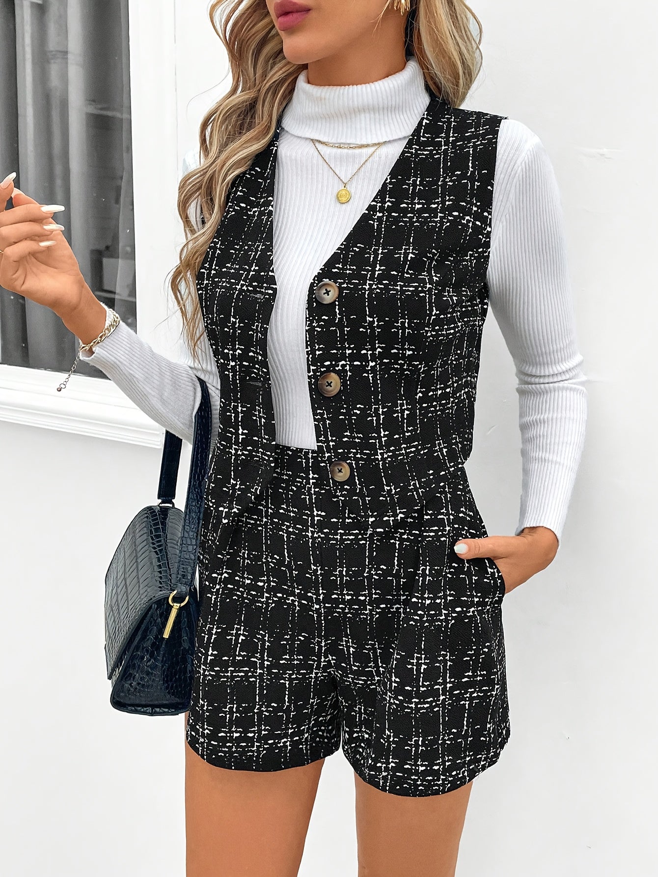 Stylish Oriented Women's Plaid Print Vest and Shorts Set
