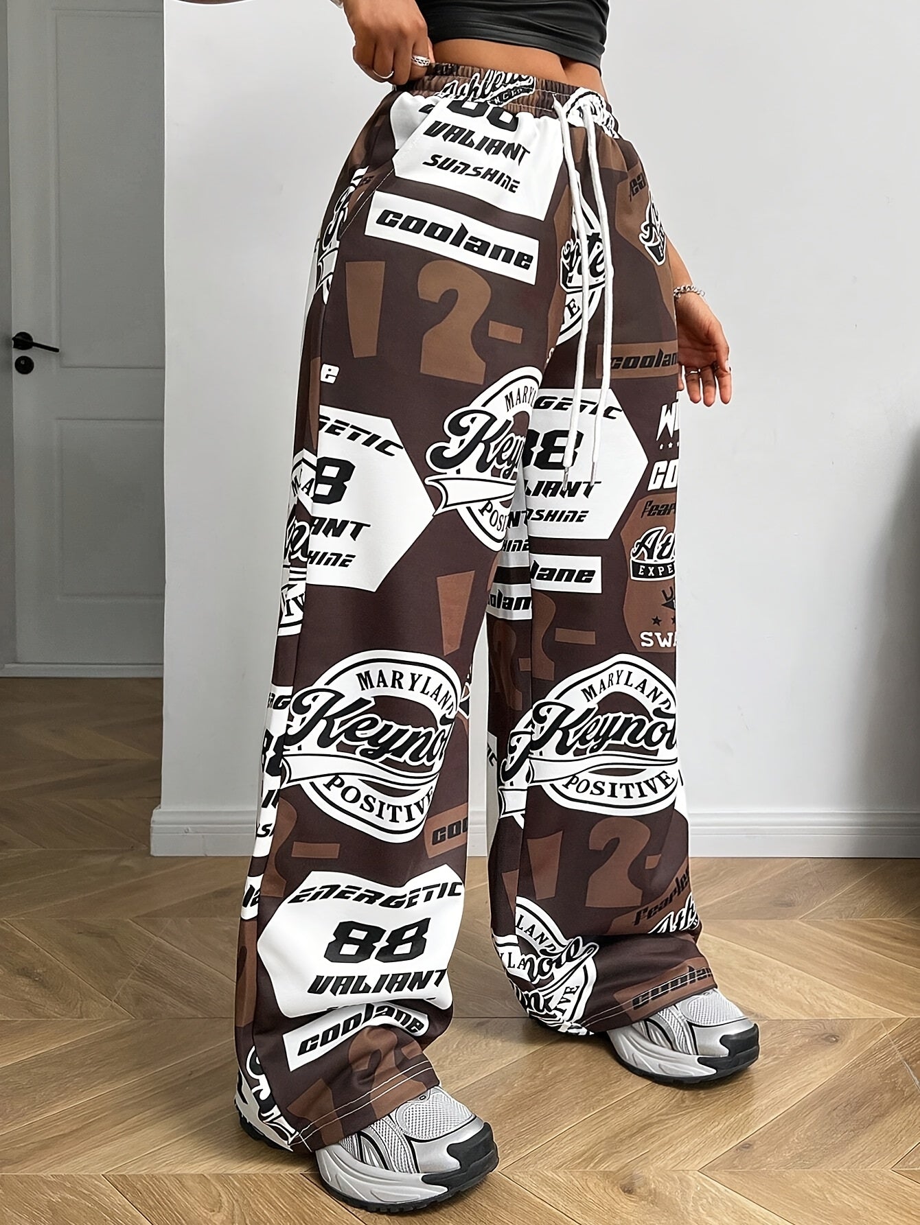 Women's Camouflage Letter Print Loose-Fit Jogger Pants with Drawstring Waist, 100% Polyester Casual Straight-Leg Trousers for Running, Workouts & Casual Attire, Workout Trousers | Relaxed Fit Pants | Drawstring Waistband