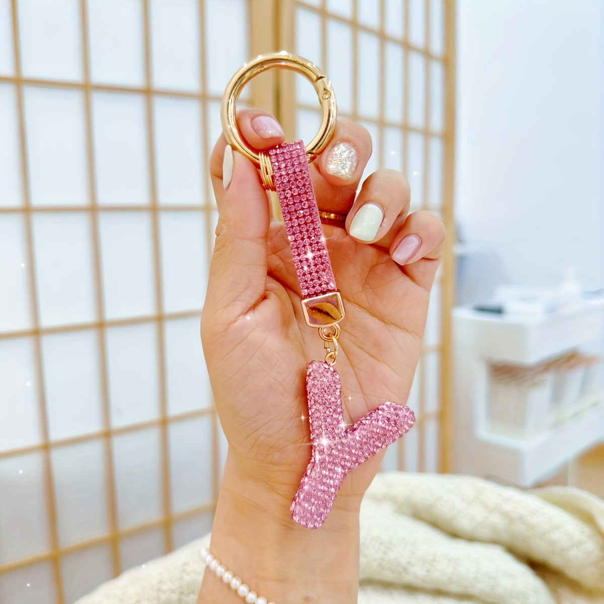 Personalized Rhinestone Initial Keychain – Shiny Pink Alphabet A–Z Charm Pendant for Women – Decorative Alloy Key Ring with Buckle – Birthday & Festival Gift