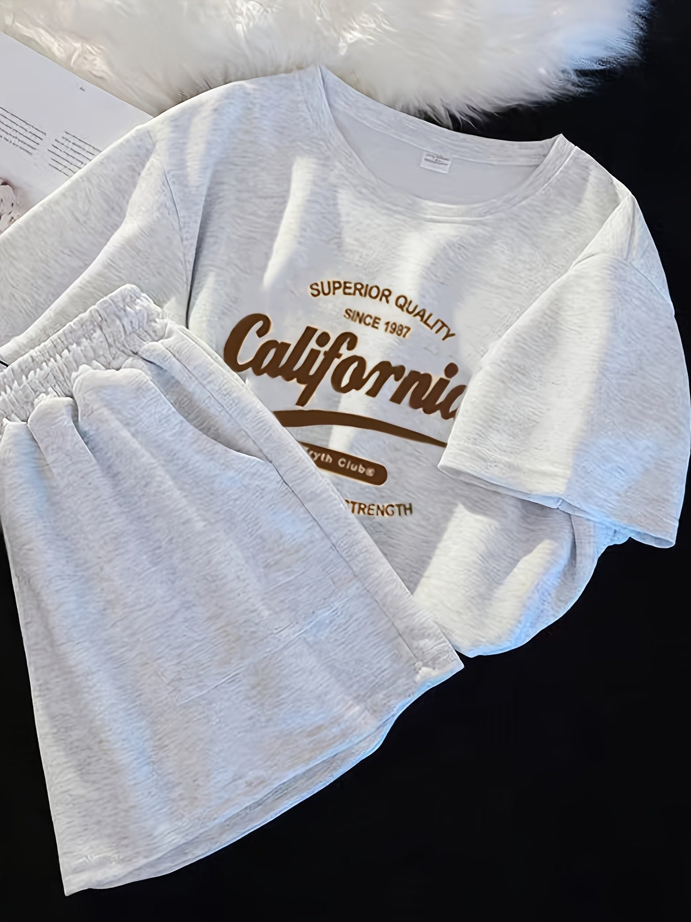 New Summer Outfit for Girls, a Two-Piece Set Featuring a Short-Sleeve T-Shirt And Casual Shorts for Older Children, for Outdoor