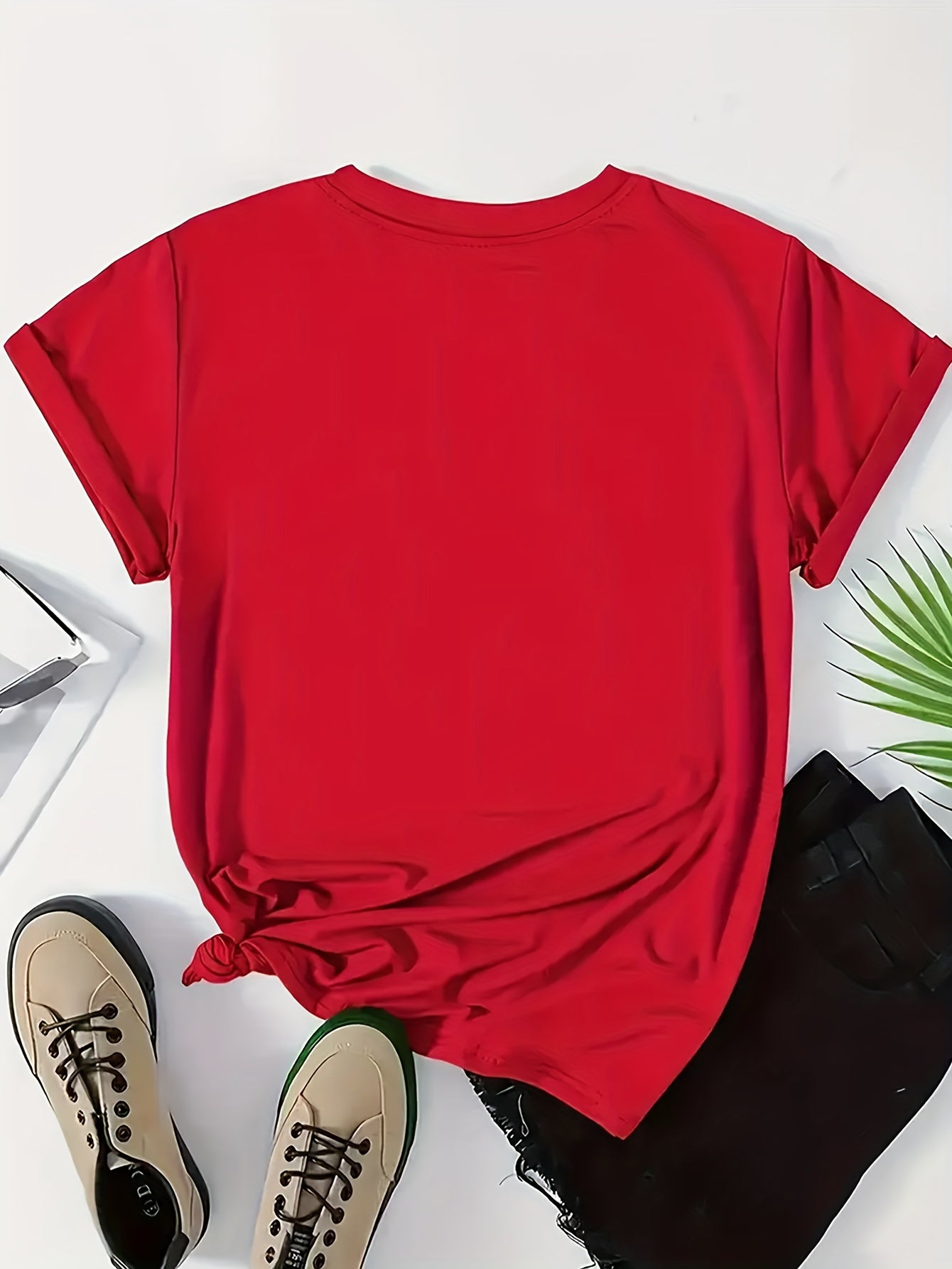 Round Neck Short Sleeve T-Shirt with a Design of Lips And Letters, Inspired by African American And European Styles.