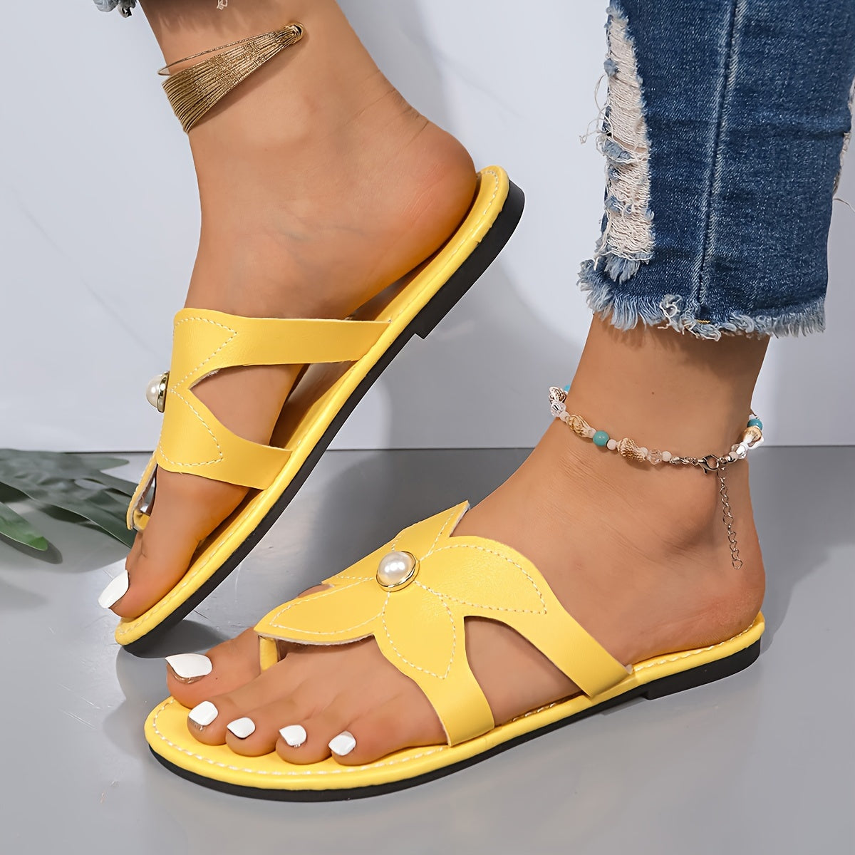 Stylish and comfortable Women's slippers, perfect for your summer outfit
