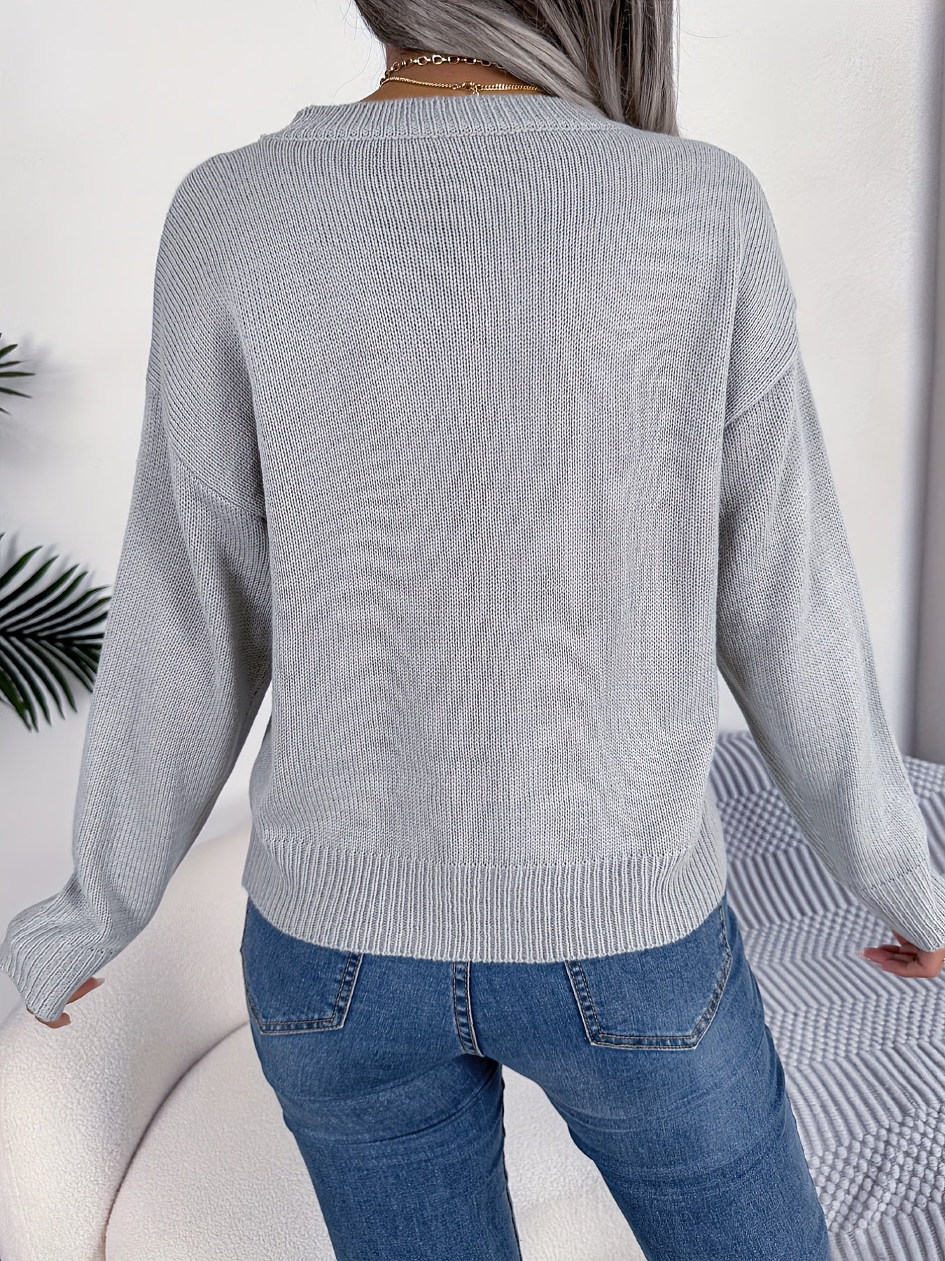 Long-Sleeved Pullover Sweater with a Sweet Heart Pattern for Autumn And Winter Casual Wear.