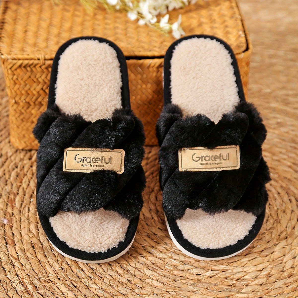 Comfortable And Casual Indoor Slippers for Women, Flat, Open-Toe, for All Seasons.