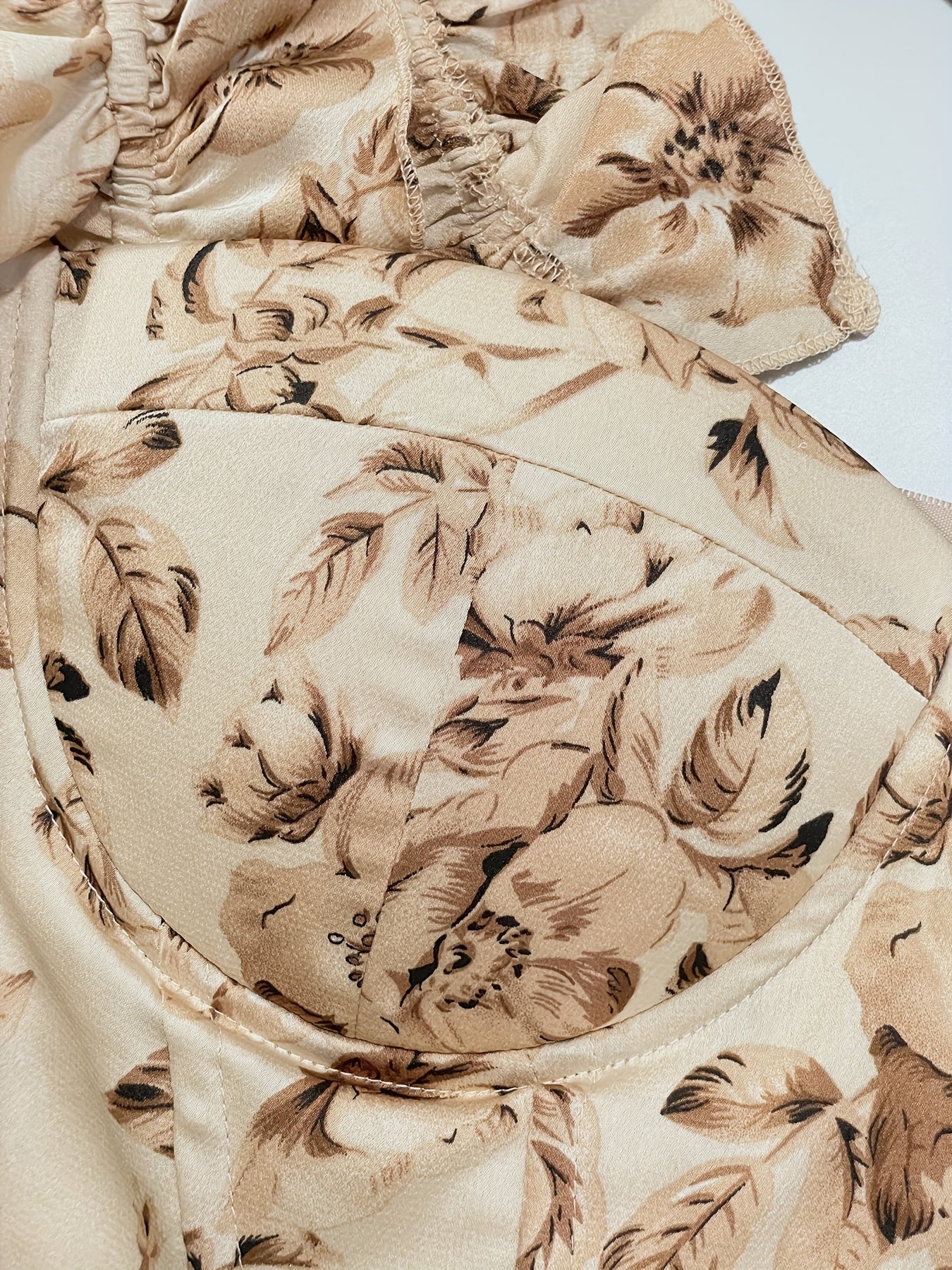 Elegant Vintage Floral Print Backless Ruffle Trim Crop Top with Built-In Bra - Machine Washable, Polyester
