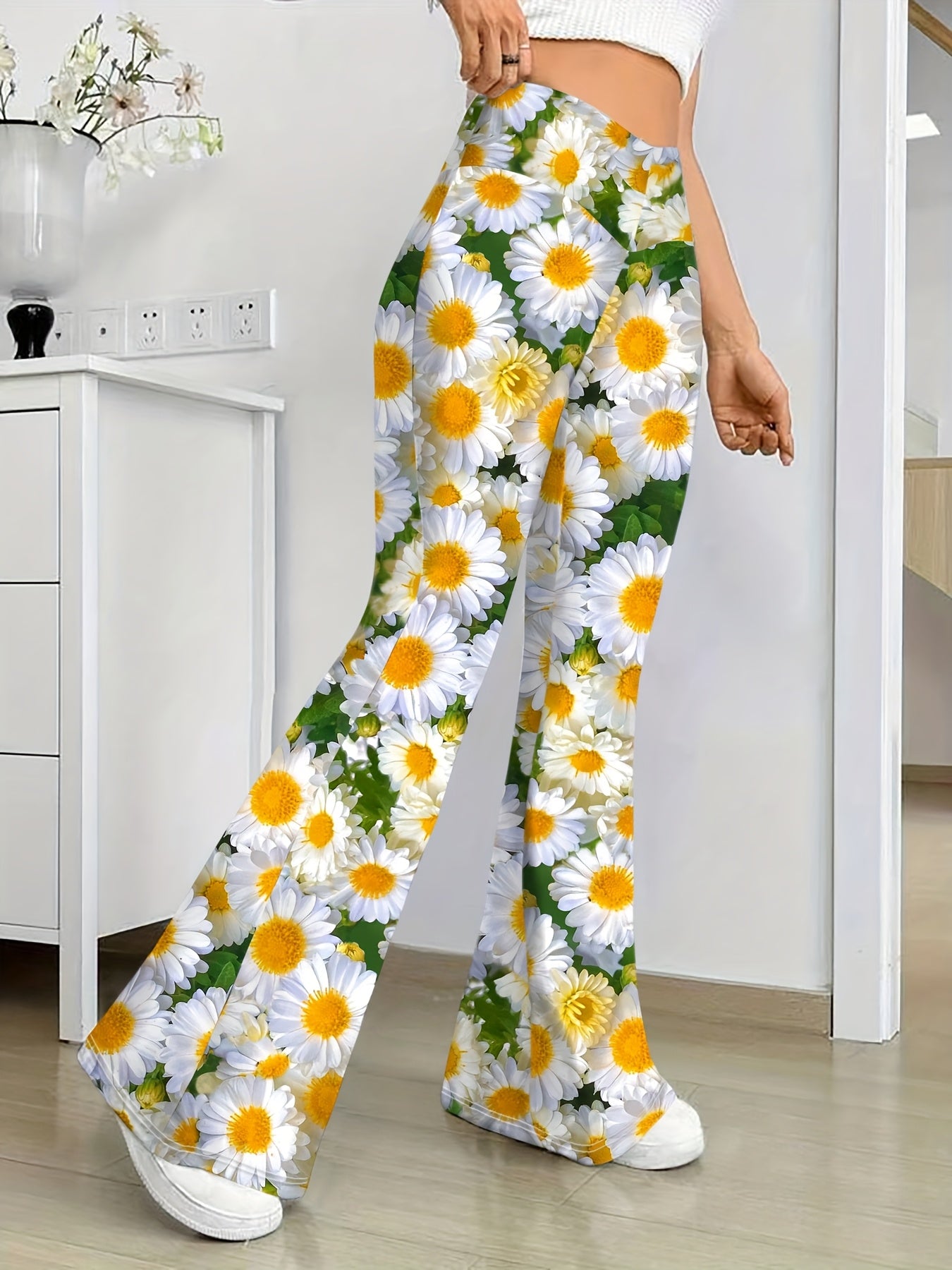 Women'S Elegant Floral Print Flare Jeans - White with Yellow and Green Daisy Design, Polyester Knit Fabric, All-Season Comfort, Casual Wear Jeans|Floral Print Jeans|Polyester Fabric