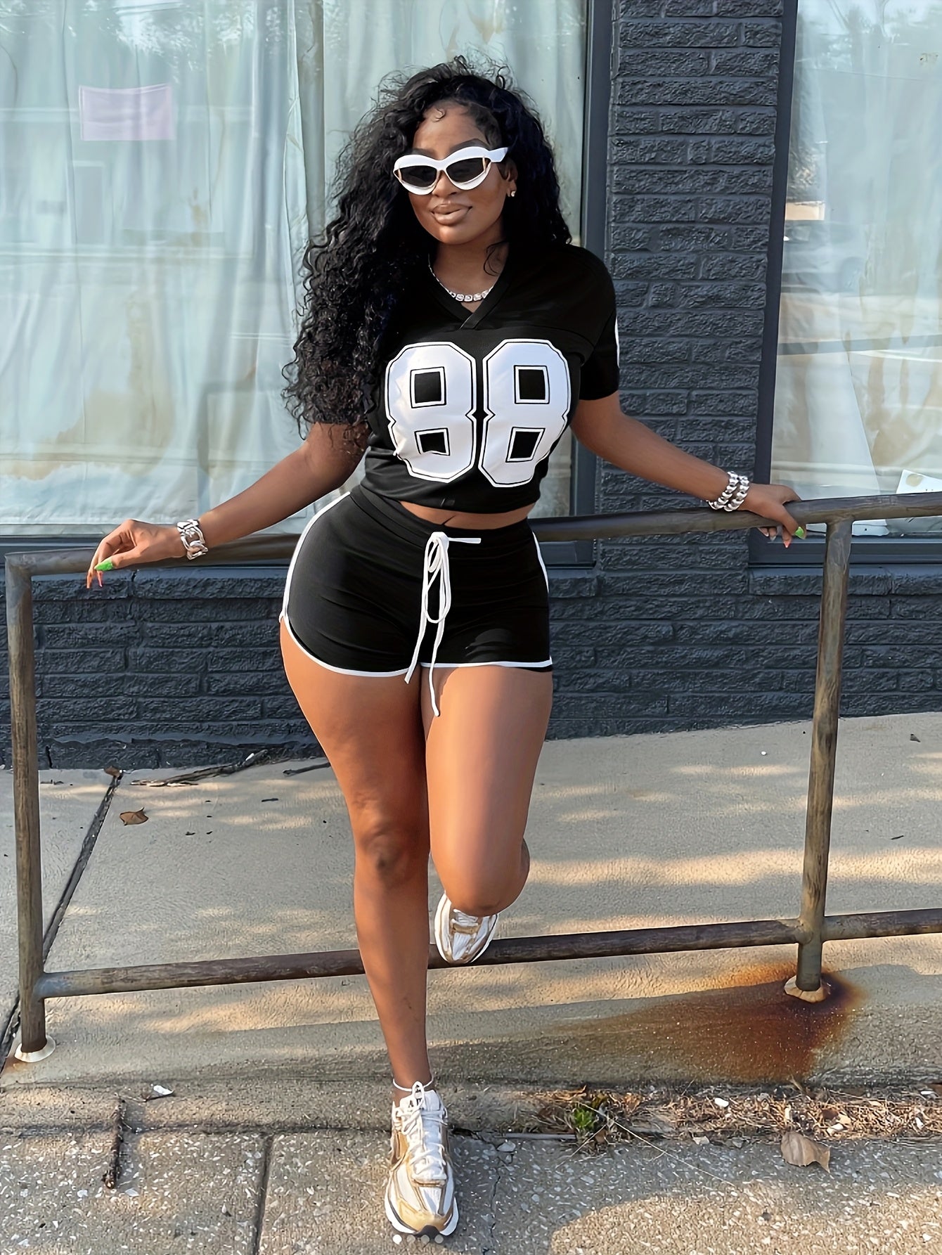 Casual Sports Women'S Clothing Set with Digital Print, Featuring Short Sleeves And Shorts.