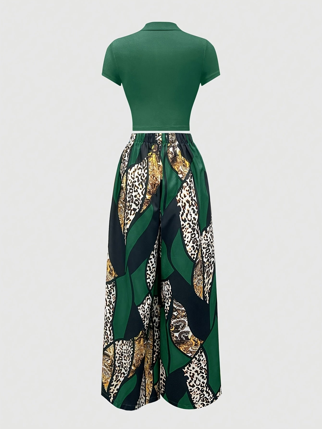 A Fitted Short-Sleeve T-Shirt Paired with Elastic Waist Printed Wide-Leg Pants, Perfect for Summer.