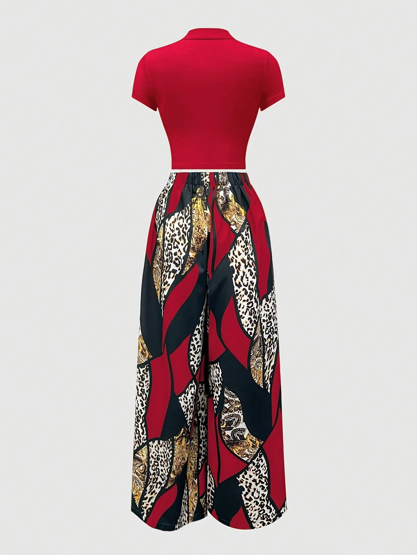 A Fitted Short-Sleeve T-Shirt Paired with Elastic Waist Printed Wide-Leg Pants, Perfect for Summer.