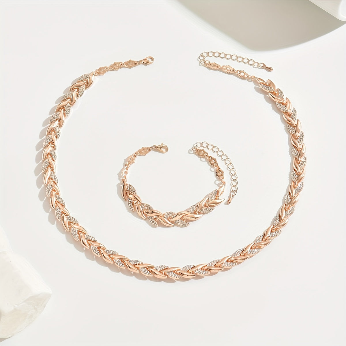 1 Bracelet 1 Necklace Light Luxury Elegant Design Inlaid Glass Rhinestone Fish Tail Jewelry Set Suitable for Women's Autumn and Winter Banquet Daily Matching