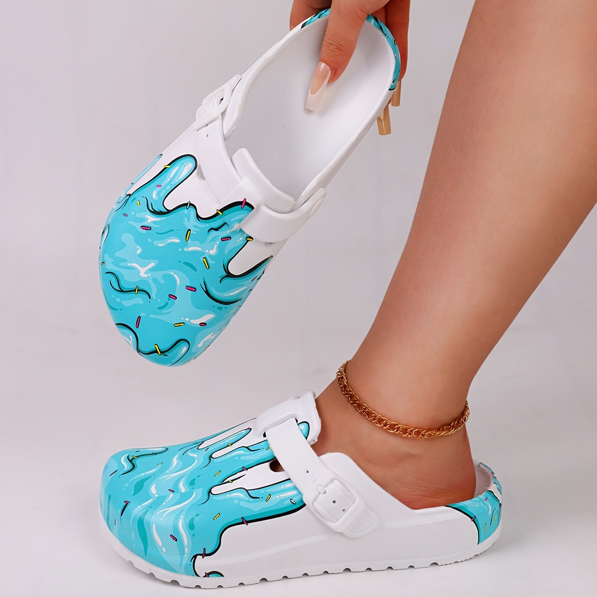 Women's Trendy Tie-Dye & Graffiti Print Clogs - Breathable, Non-Slip EVA Summer Sandals for Beach & Garden