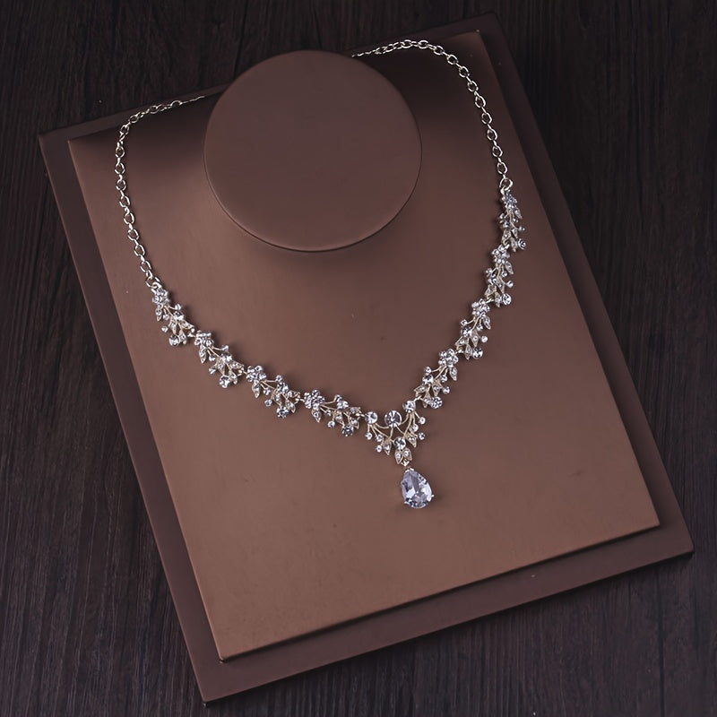 Bridal Accessories: A Necklace And A Pair Of Earrings Made Of Zirconia, Perfect For Wedding Banquets And Evening Parties.