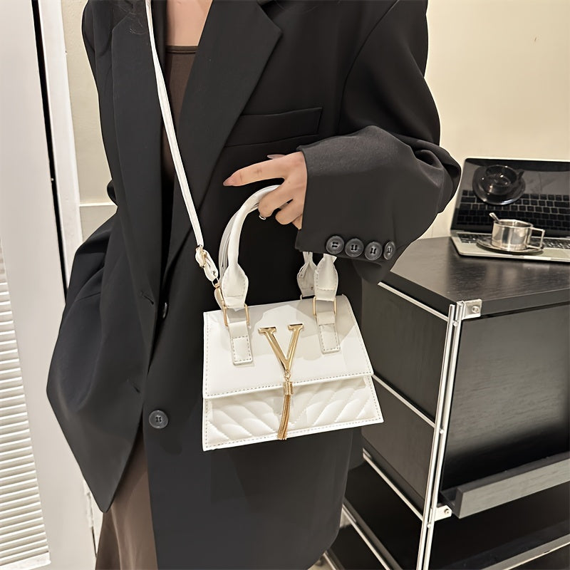 Trendy Chain Bags for Women, New Spring And Summer 2024 Collection, Featuring a High-End Embossed Design, Suitable for Shoulder, Hand, And Crossbody Wear, with Stylish Tassel Pendants.