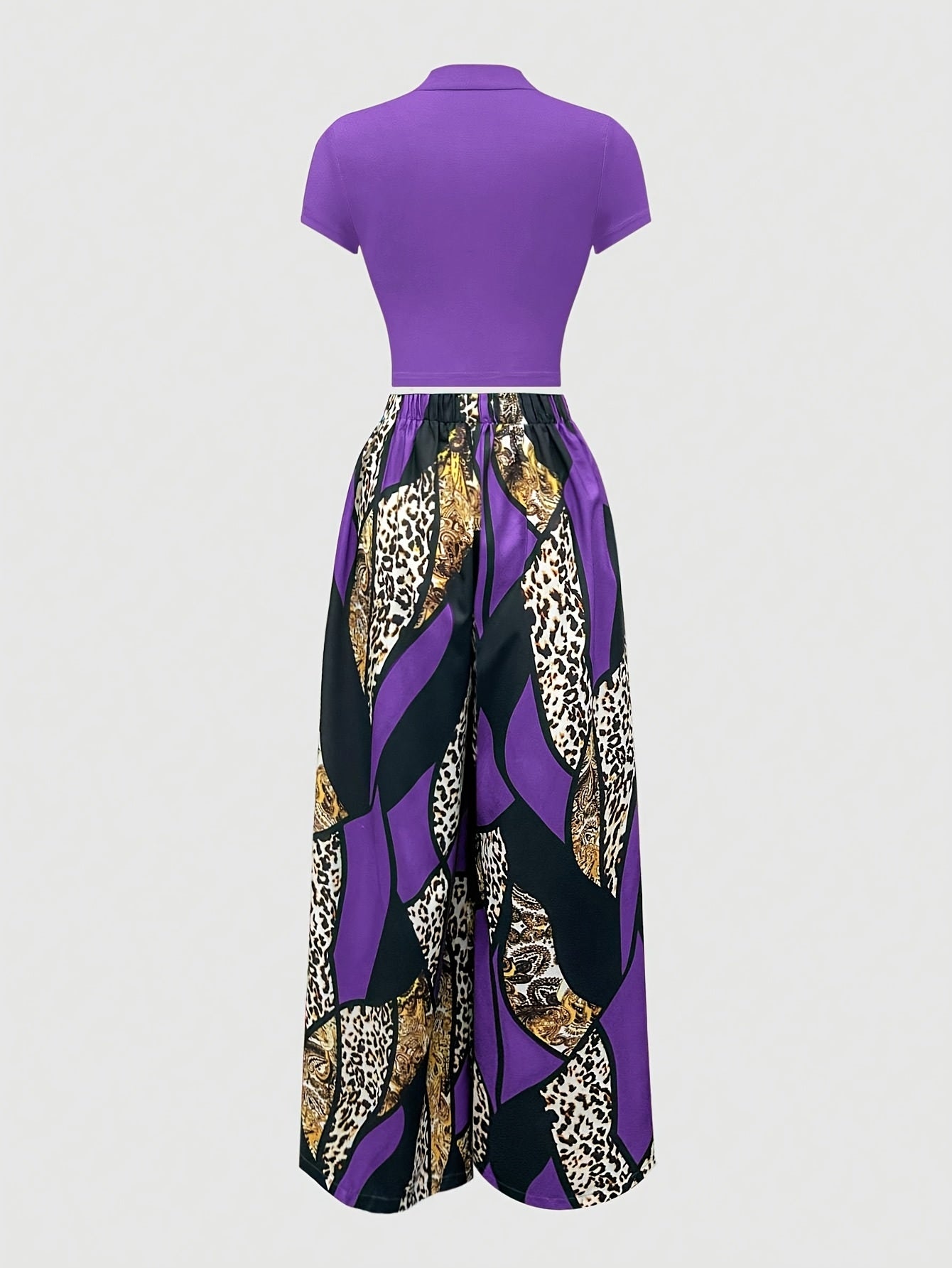 A Fitted Short-Sleeve T-Shirt Paired with Elastic Waist Printed Wide-Leg Pants, Perfect for Summer.