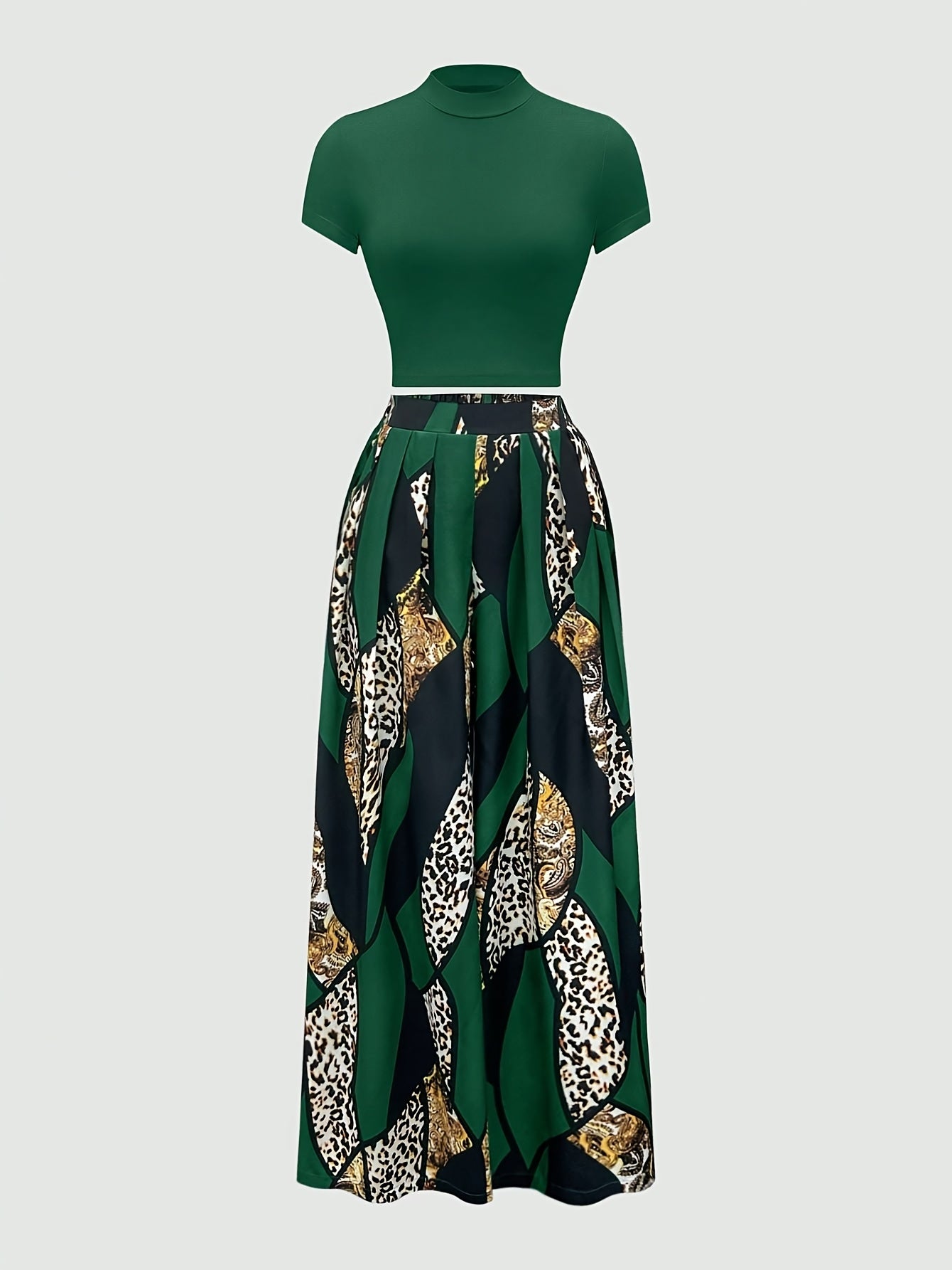 A Fitted Short-Sleeve T-Shirt Paired with Elastic Waist Printed Wide-Leg Pants, Perfect for Summer.