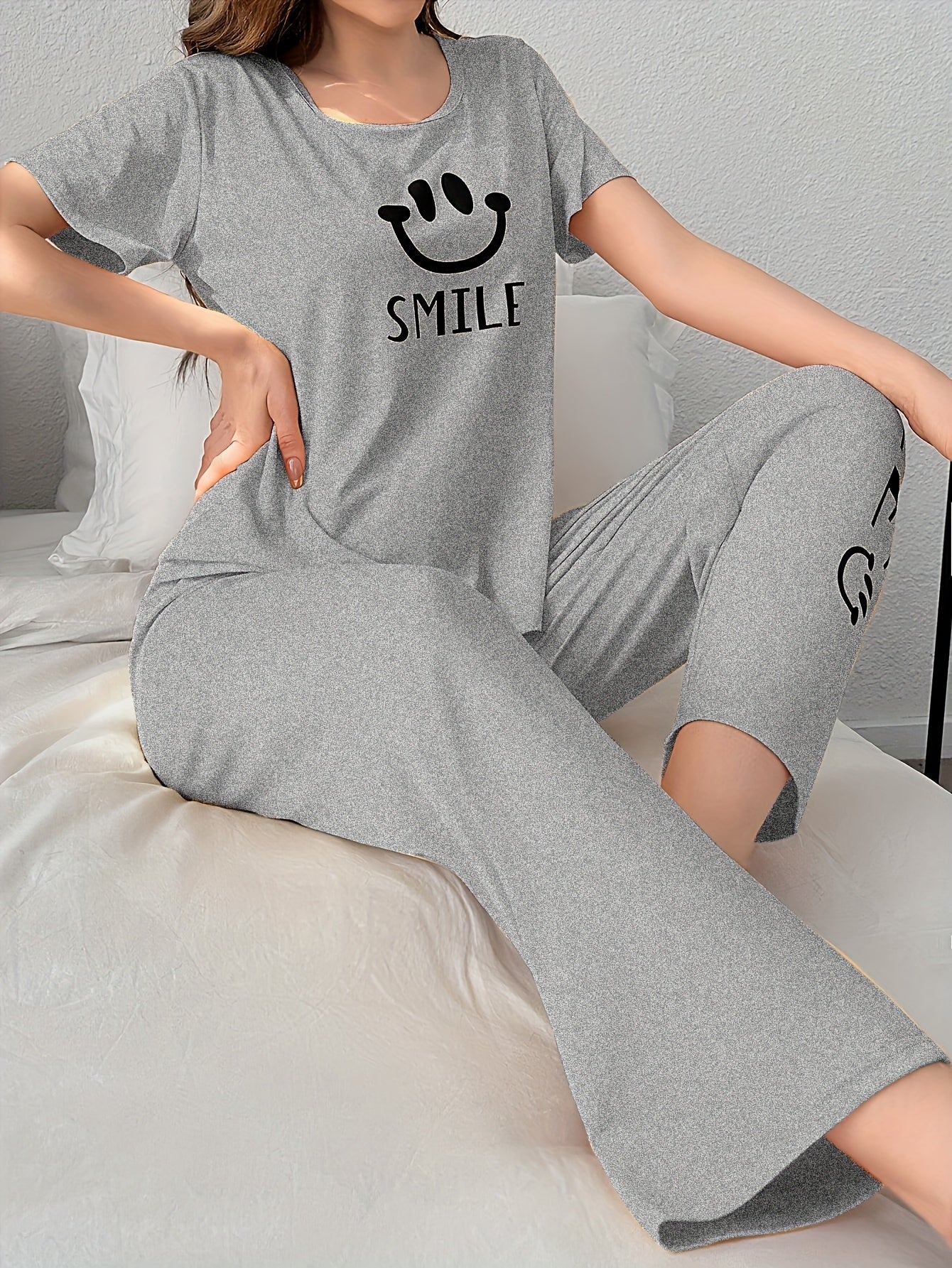 Women's Smiling Face & Letter Print Casual Pajama Set, Short Sleeve Round Neck Top & Pants, Comfortable Relaxed Fit