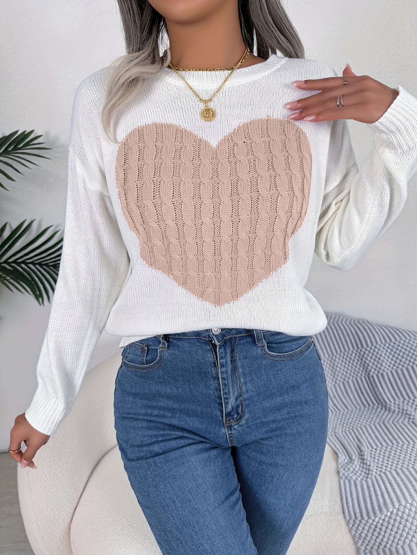 Long-Sleeved Pullover Sweater with a Sweet Heart Pattern for Autumn And Winter Casual Wear.