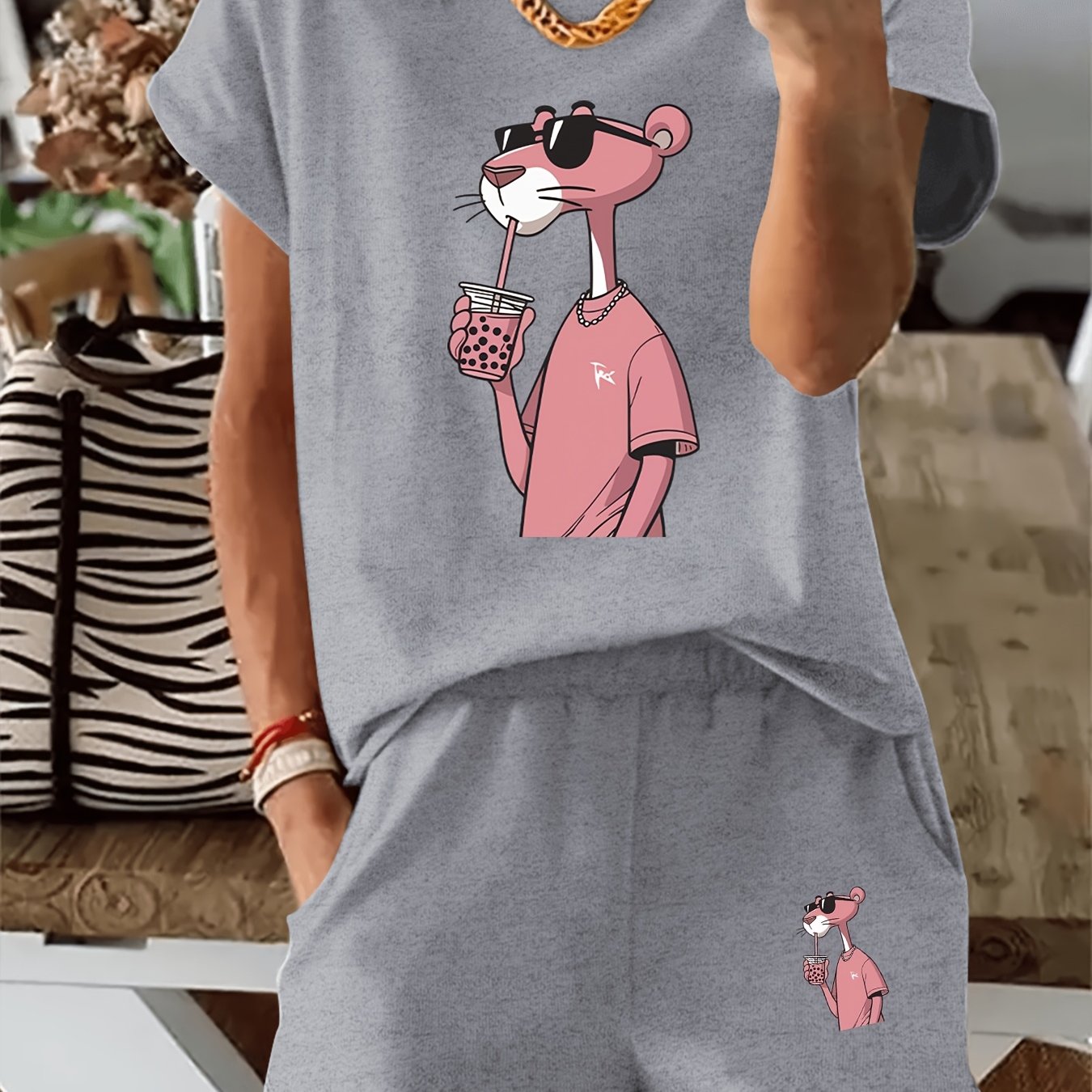 2025 Summer New, Pink Cartoon Animal Drinking Pattern T-Shirt, Casual Printed Round Neck Short Sleeve Top Elastic Elastic Waist Pocket Shorts Women's Two Piece Suit