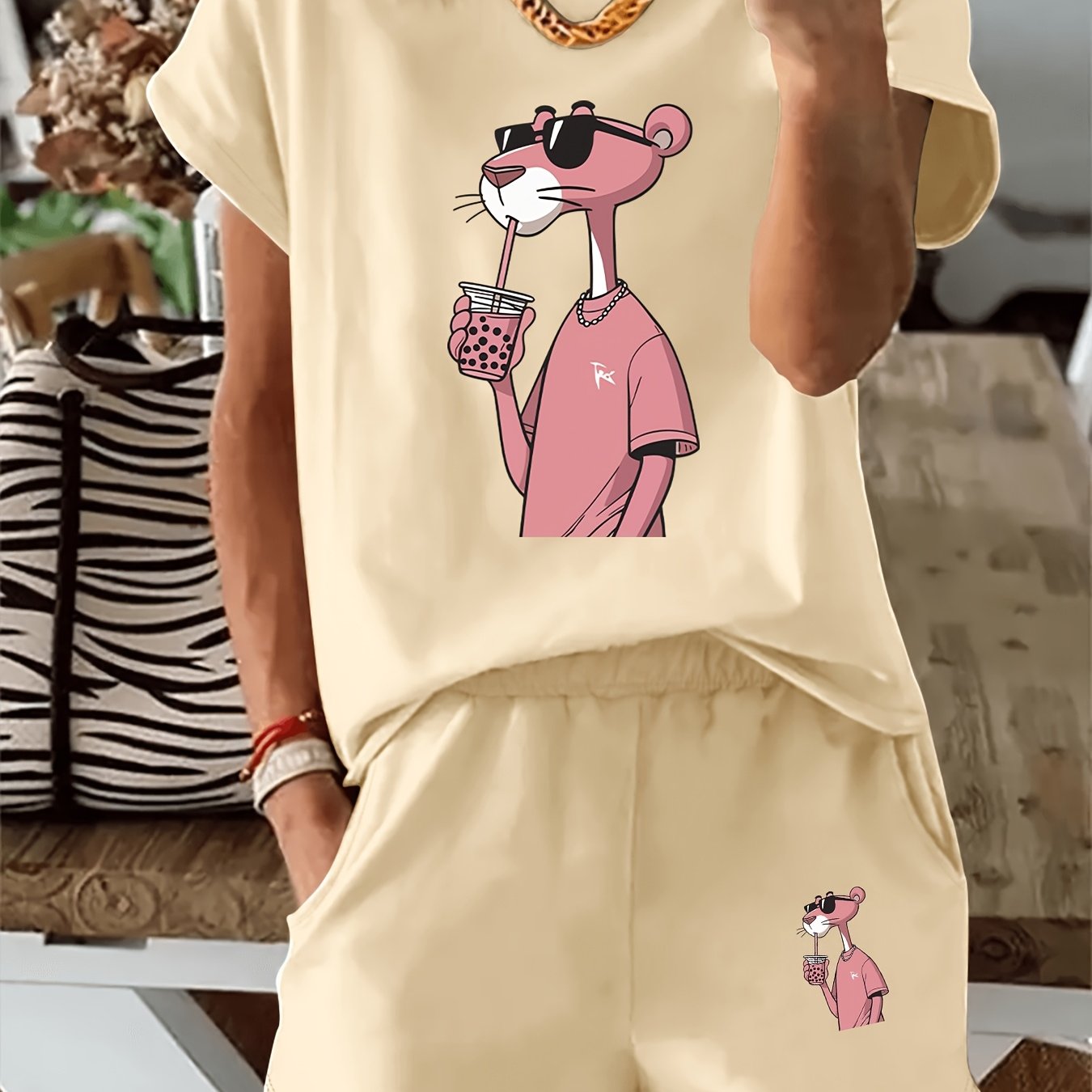 2025 Summer New, Pink Cartoon Animal Drinking Pattern T-Shirt, Casual Printed Round Neck Short Sleeve Top Elastic Elastic Waist Pocket Shorts Women's Two Piece Suit