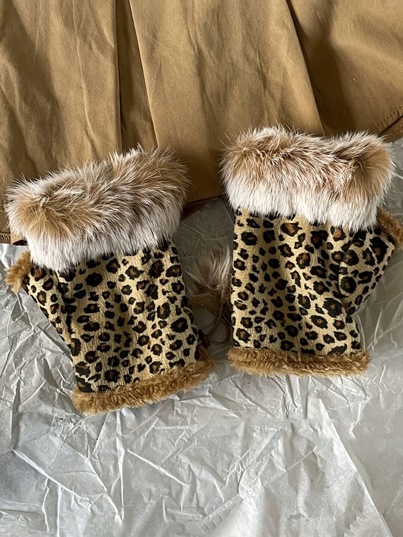 1 Pair of Plush Leopard Print Fingerless Mittens for Women - Cozy & Warm Knit Gloves with Adjustable Lace-Up Wrist, Vintage Harajuku Style, Machine Washable for Autumn/Winter Elegance