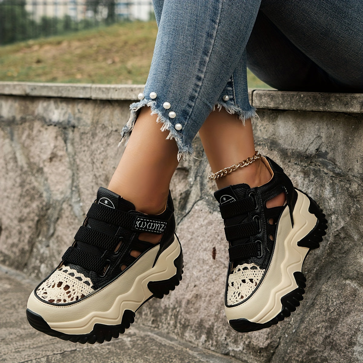 Women's Cutout Design Platform Sneakers - Breathable & Comfortable, Casual & Resistant Outdoor Shoes - For Women - Suitable for Everyday Wear, Walking & Outdoor Activities - Perfect Gift for Fashionable Women