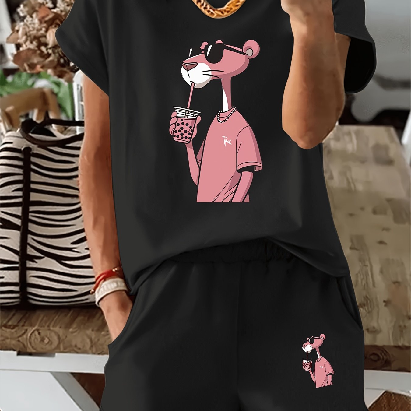 2025 Summer New, Pink Cartoon Animal Drinking Pattern T-Shirt, Casual Printed Round Neck Short Sleeve Top Elastic Elastic Waist Pocket Shorts Women's Two Piece Suit