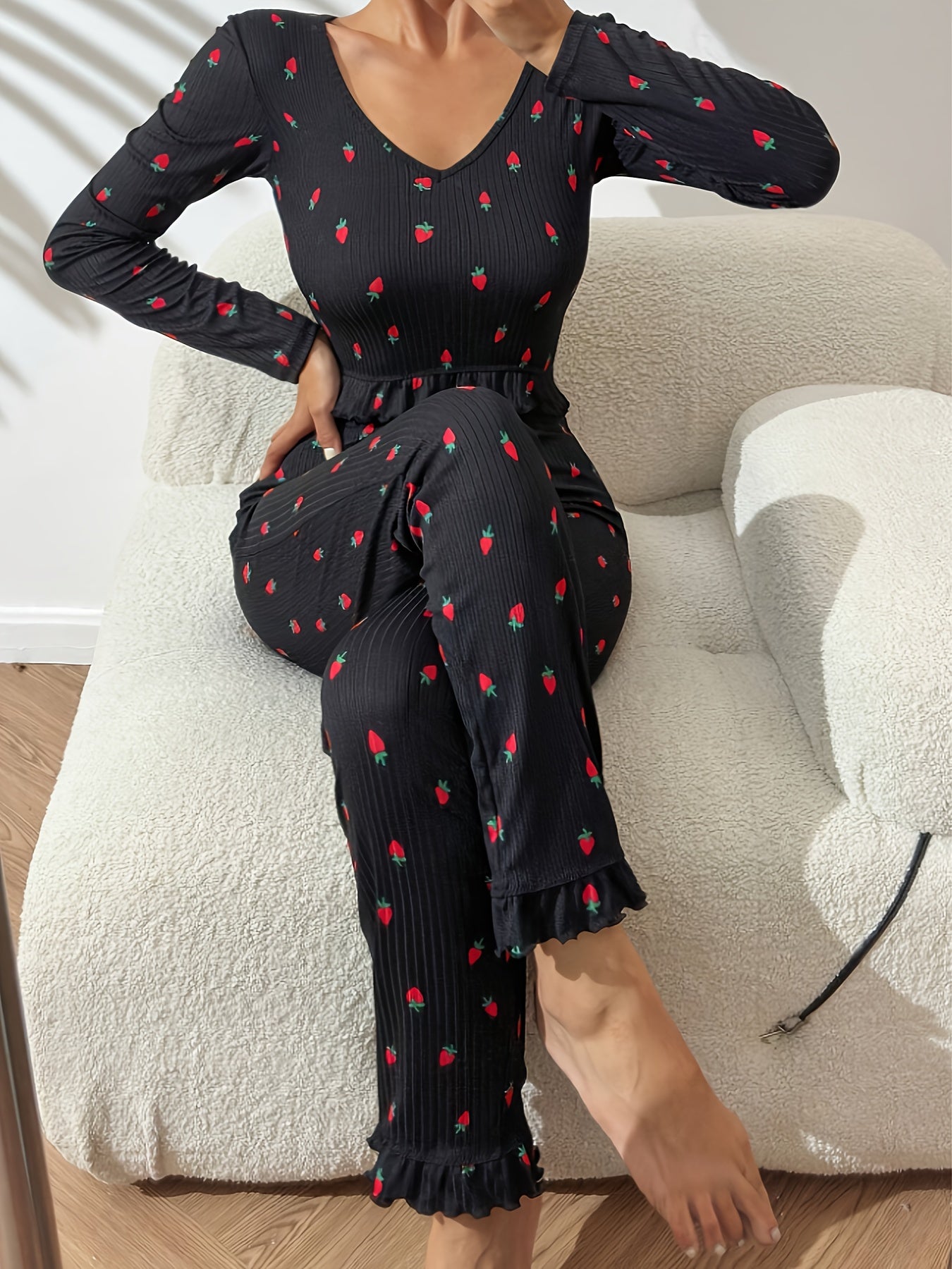 Autumn Strawberry Print with Lotus Leaf Hem Women's Long Sleeve Long Pants Pajama Set/Home Wear Set
