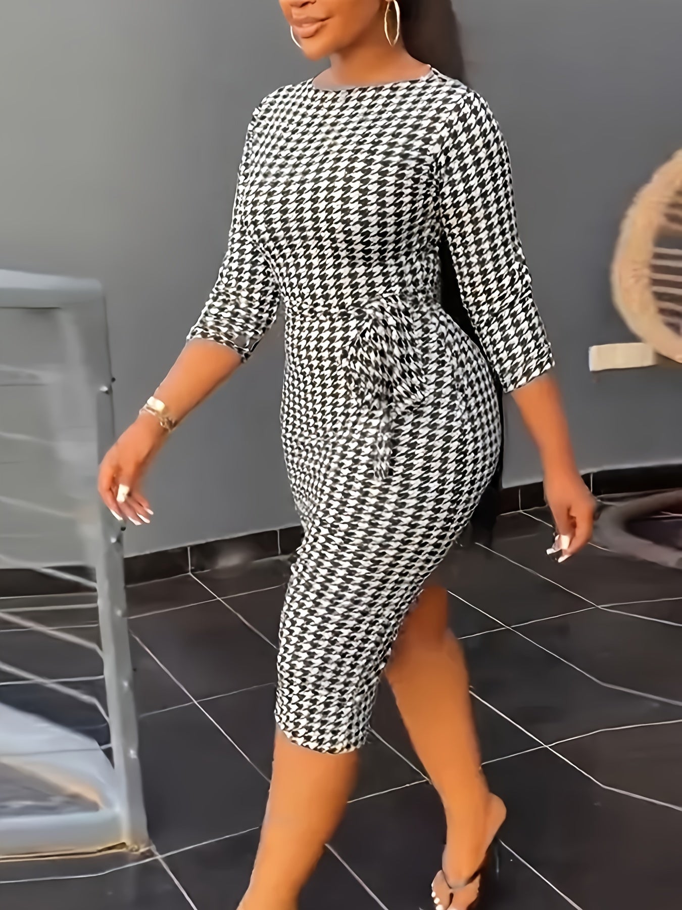 Chic Vintage Houndstooth Dress - Bodycon, 3/4 Sleeve, All-Season, Durable & Easy Care, Unique Split Design
