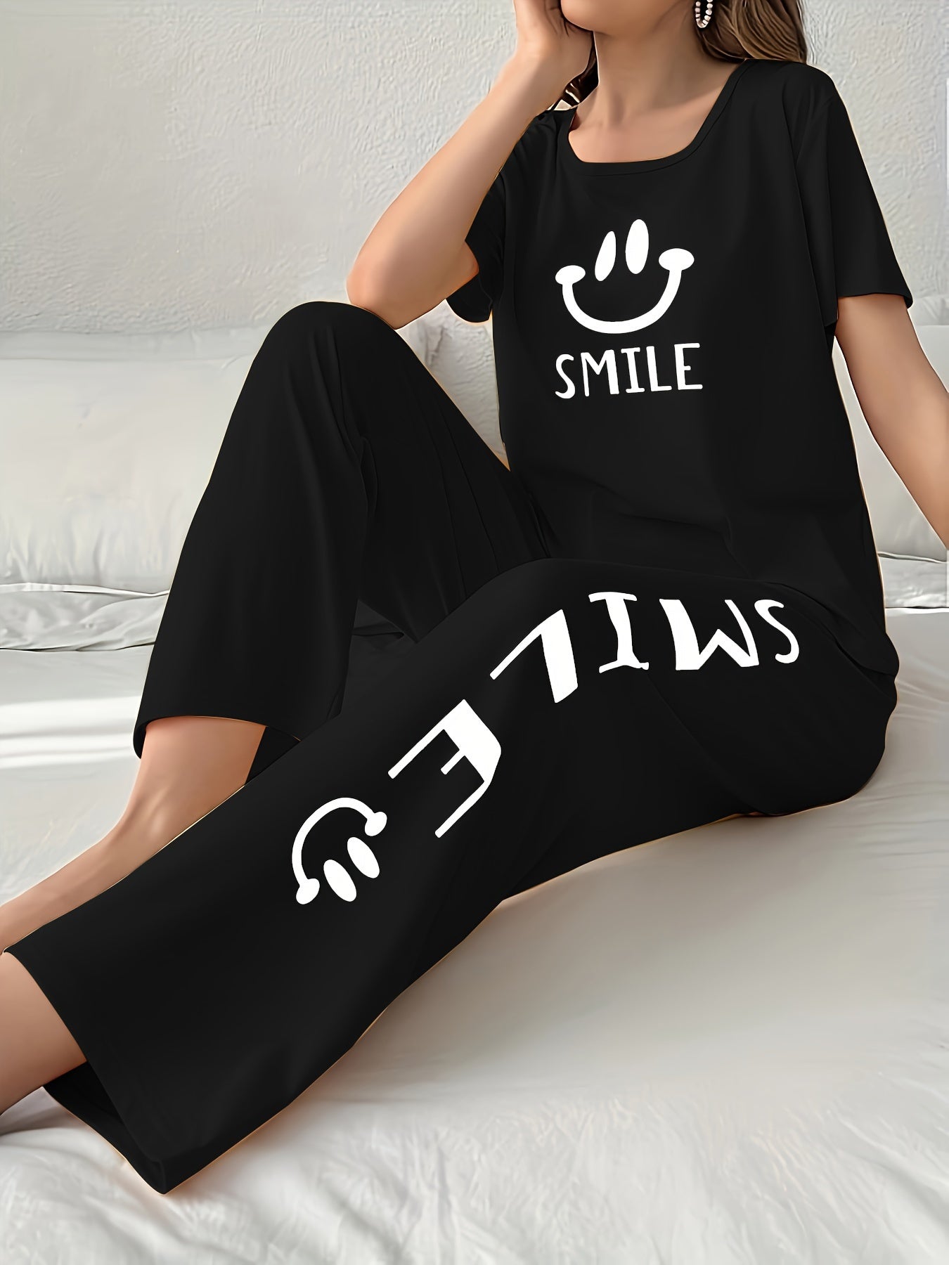 Women's Smiling Face & Letter Print Casual Pajama Set, Short Sleeve Round Neck Top & Pants, Comfortable Relaxed Fit