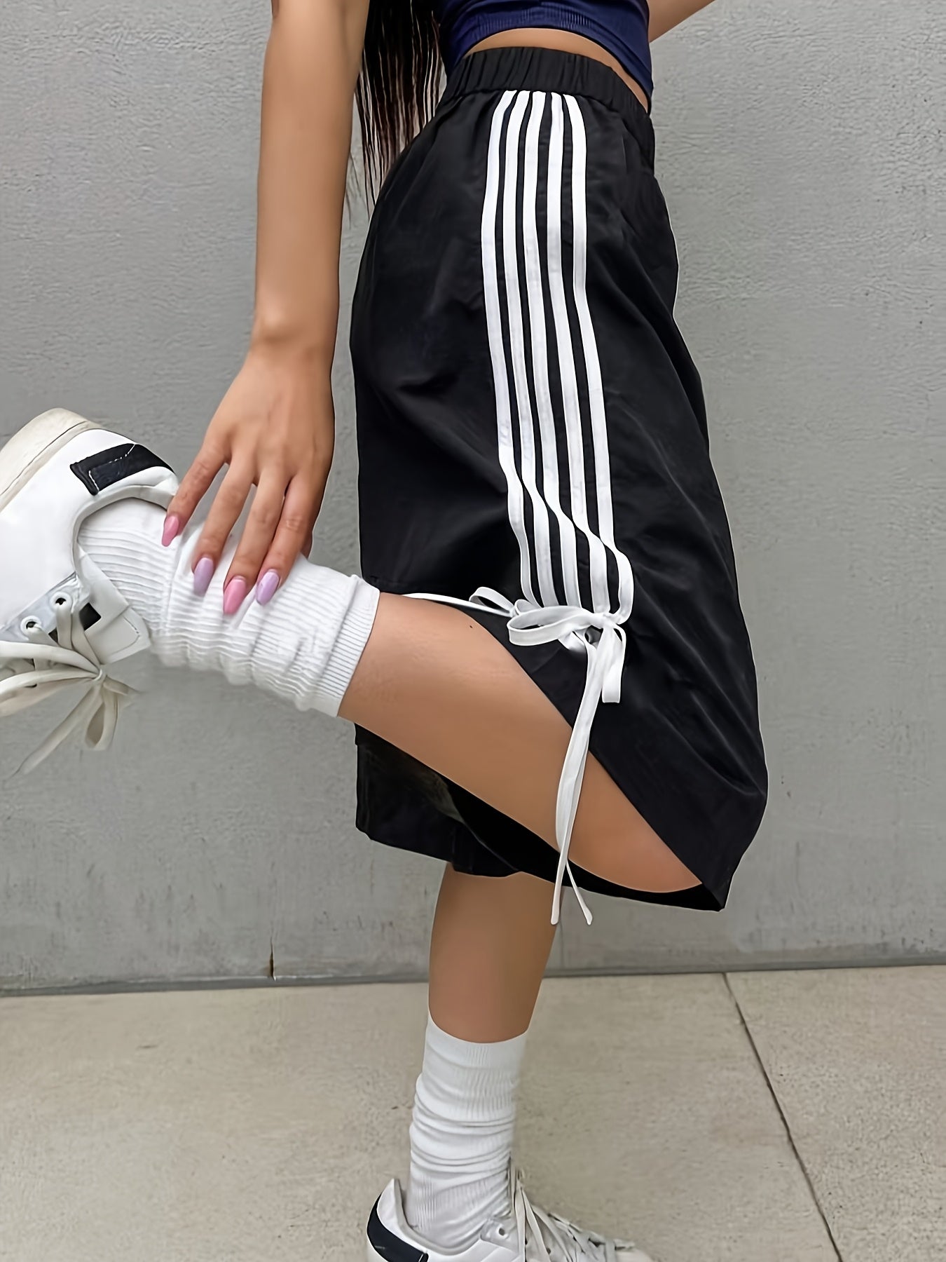 Women'S High-Waisted Black and White Striped Athletic Shorts with Knee-Length Drawstring Detail - Casual Summer Activewear for Fitness and Style, High Waisted Short