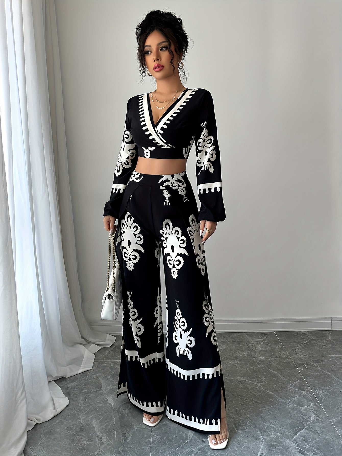 New Stylish Ethnic Patterned Long-Sleeve Top Set with a V-Neck, Backless Design, And Elegant Tie Details for Women.