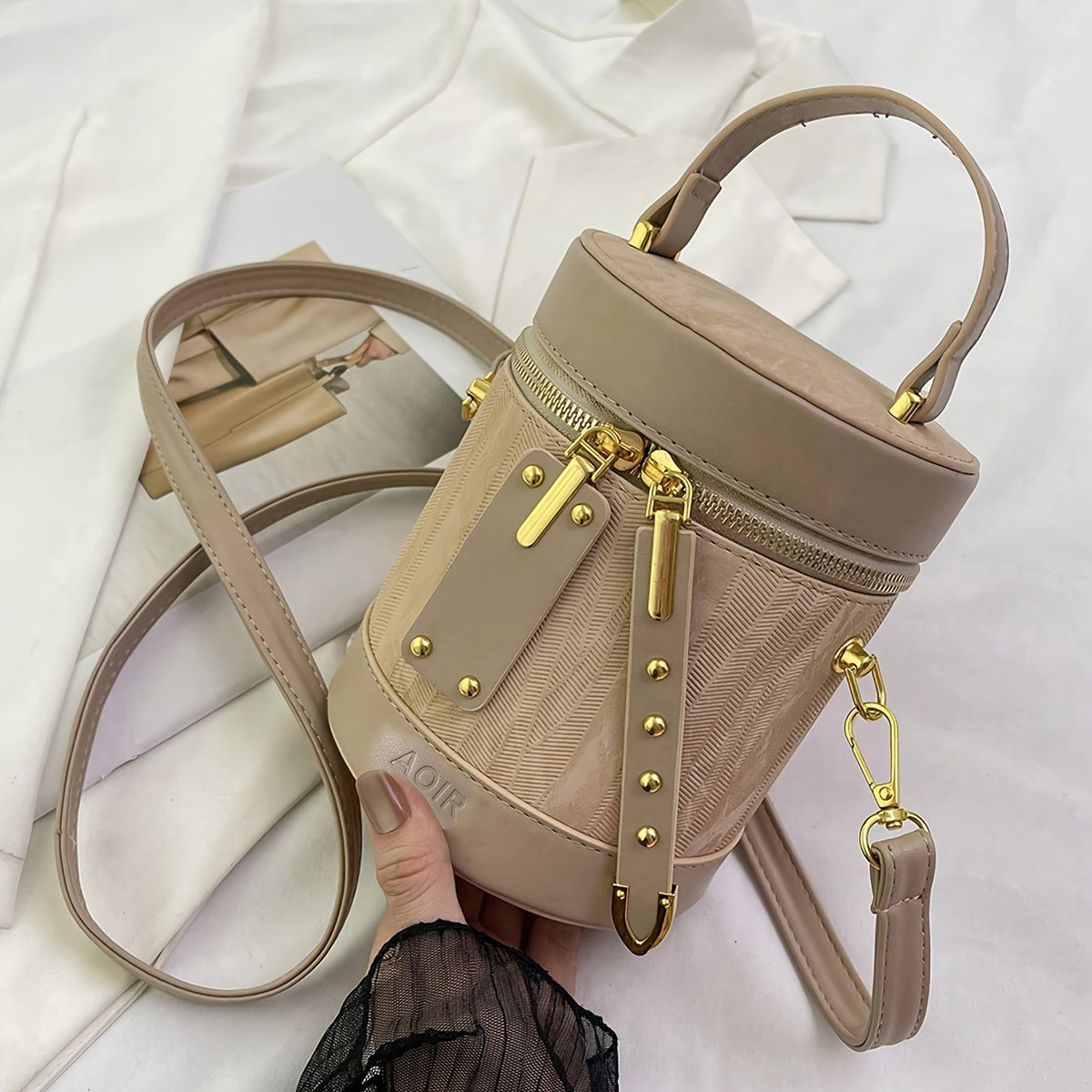 Elegant Striped PU Crossbody Bag with Adjustable Shoulder Strap, Zipper Closure, and Polyester Lining - Trendy Bucket Handbag for Women
