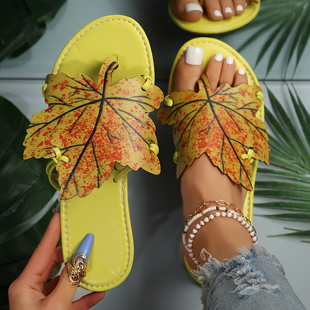 Women'S Maple Leaf Flat Sandals, Lightweight Soft Sole Summer Flats, Casual Beach Slides, All-season Slip-on Open Toe Strappy Back Shoes with TPR Sole