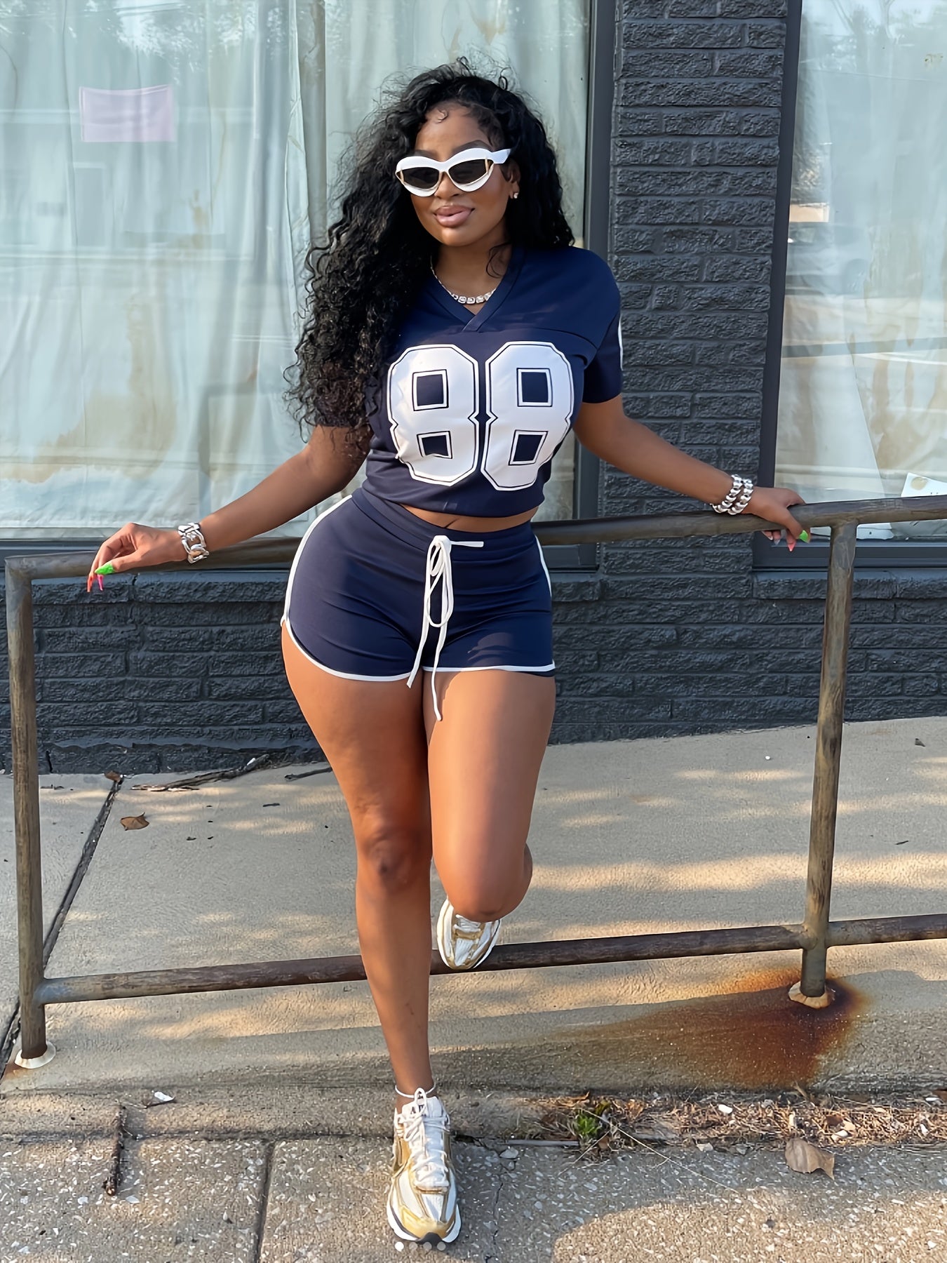 Casual Sports Women'S Clothing Set with Digital Print, Featuring Short Sleeves And Shorts.