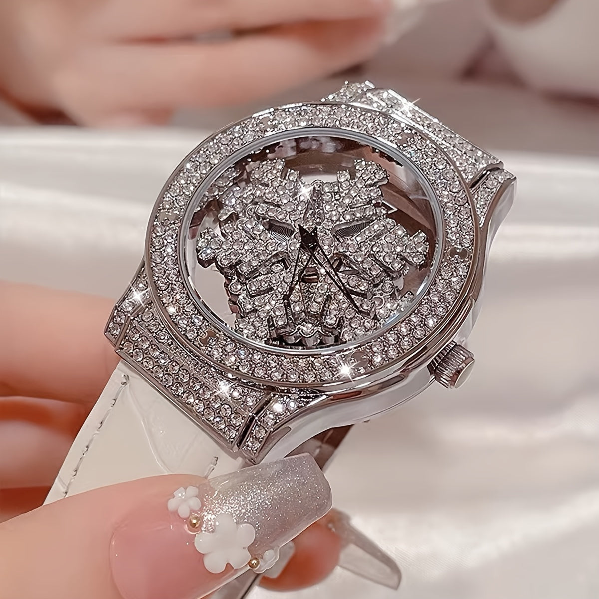 Fashionable Ladies' Snowflake Dial Quartz Wrist Watch with Rhinestone Encrusted Round Case, Non-, Analog Display, PU Leather Band, Ideal for Women's Date Gift and Everyday Wear - Pack of 1