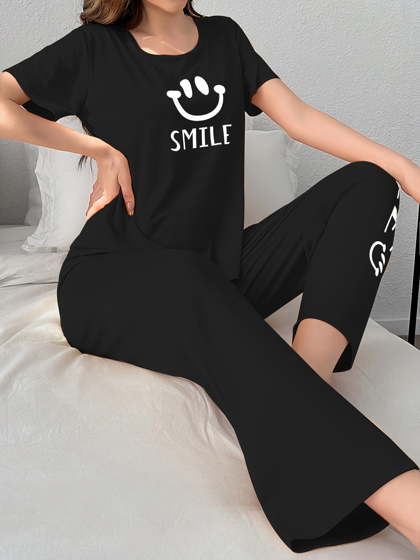 Women's Smiling Face & Letter Print Casual Pajama Set, Short Sleeve Round Neck Top & Pants, Comfortable Relaxed Fit