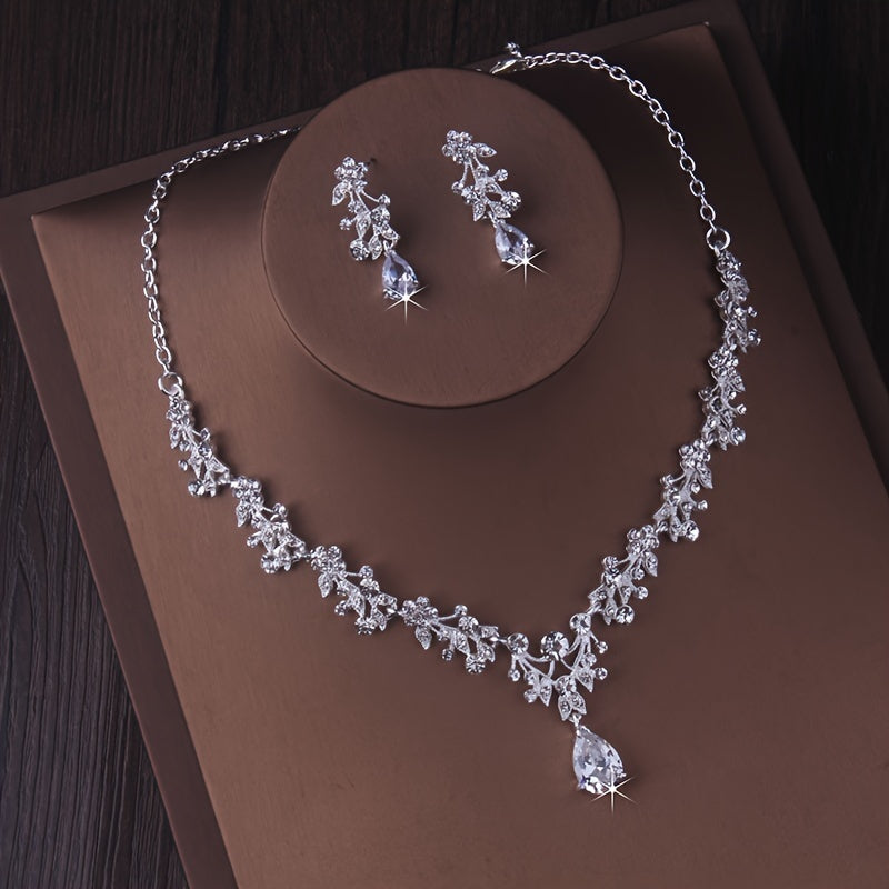 Bridal Accessories: A Necklace And A Pair Of Earrings Made Of Zirconia, Perfect For Wedding Banquets And Evening Parties.