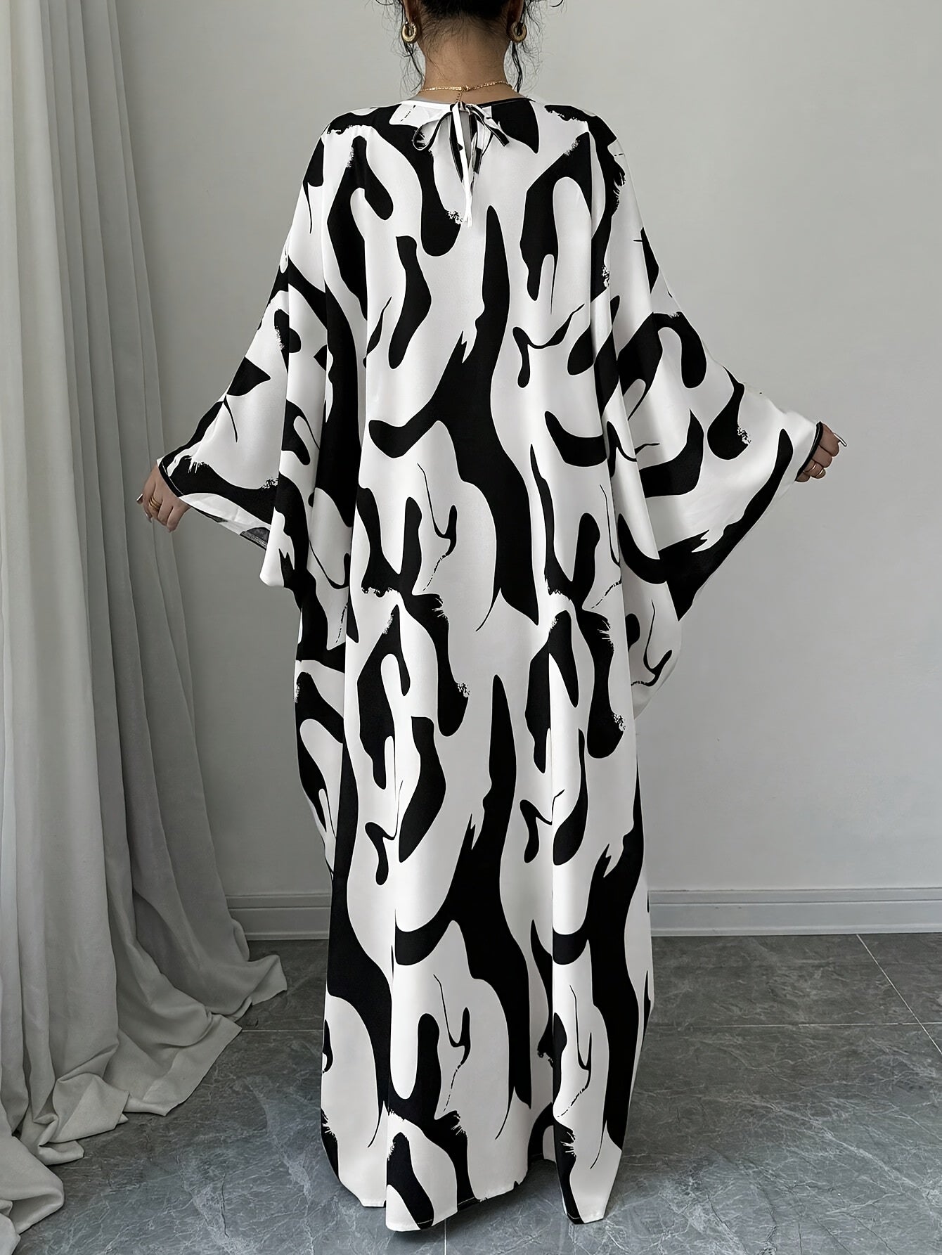 Ladies' Loose Batwing Sleeve Tie Abstract Random Print Elegant Long Dress, Super Long Skirt for Women'S Fashion, Casual Style Suitable for Spring And Summer.
