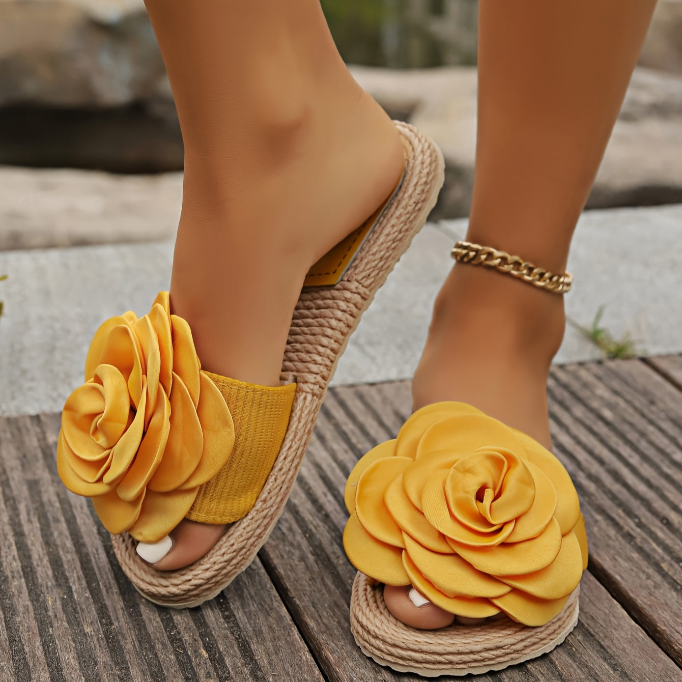 1 Pair Women's Floral Slip-On Sandals, Casual All-Season Fabric Upper with EVA Sole and Insole, Hand Washable - Fashionable Flat Beach Slides, Ladies Sandals