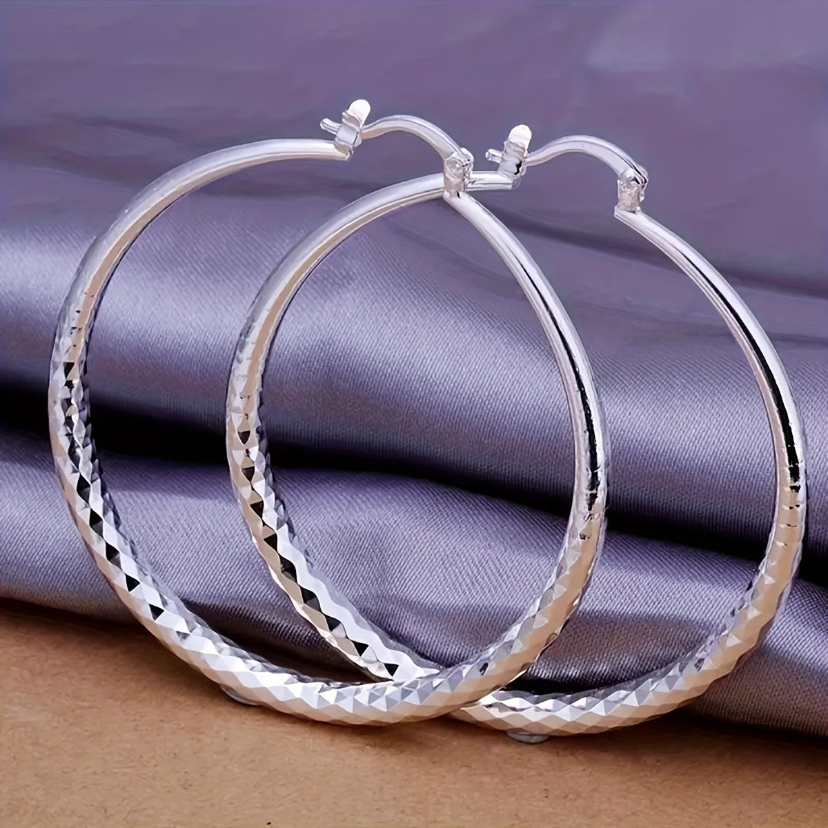 A Pair Of Exquisite Large Circle Earrings, An Elegant Ladies' Accessory In A Luxury Style, Perfect For Women To Wear On A Daily Basis.