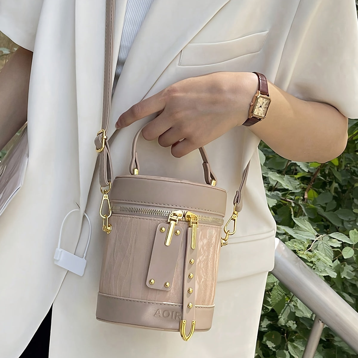 Elegant Striped PU Crossbody Bag with Adjustable Shoulder Strap, Zipper Closure, and Polyester Lining - Trendy Bucket Handbag for Women
