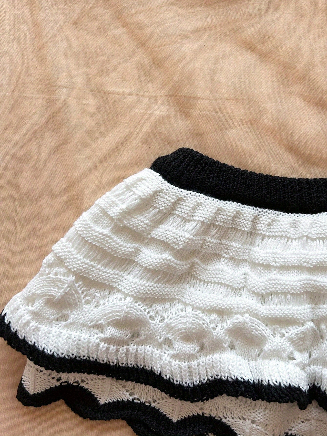 Chic Two-Piece Swimsuit Set - Black & White Crochet Design with Bow Detail, Perfect for Beach & Pool, Casual Beachwear|Playful Design|Stretchy Fabric